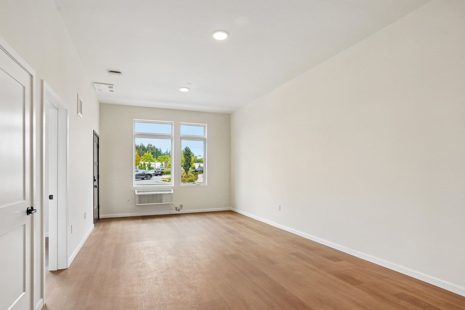Lacey Apartment: 2463 Hogum Bay Rd NE