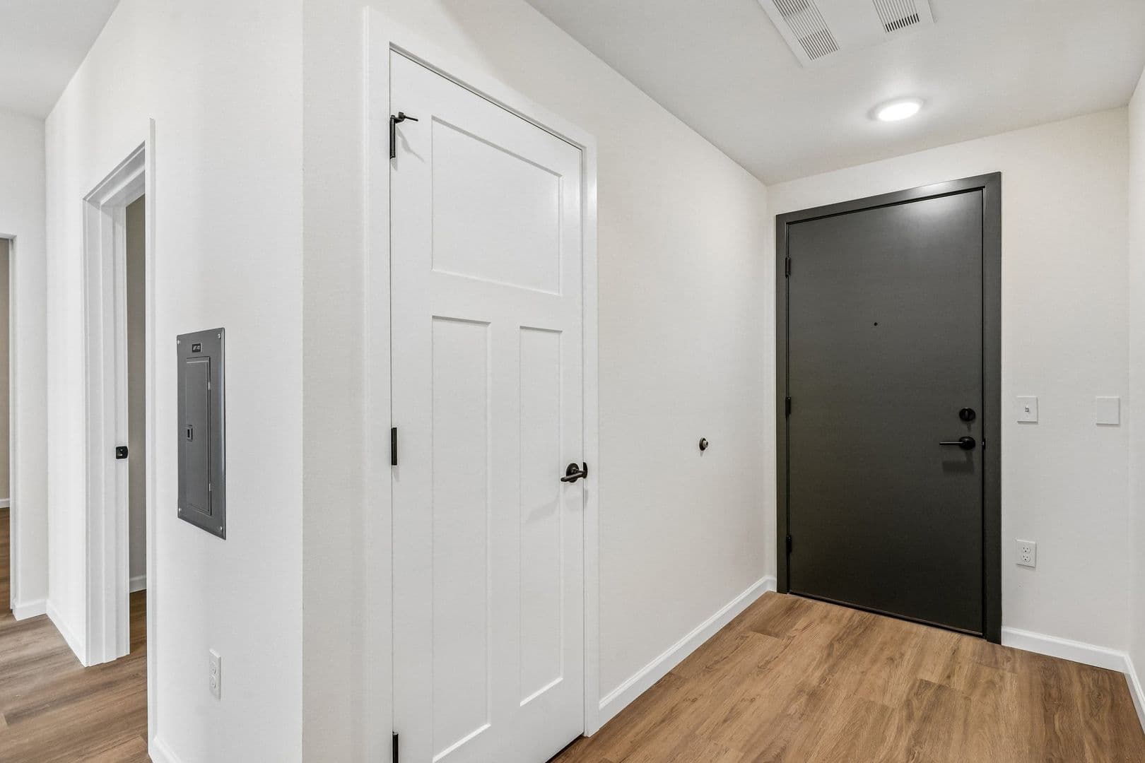 Olympia Apartment: 401 Union Ave SE