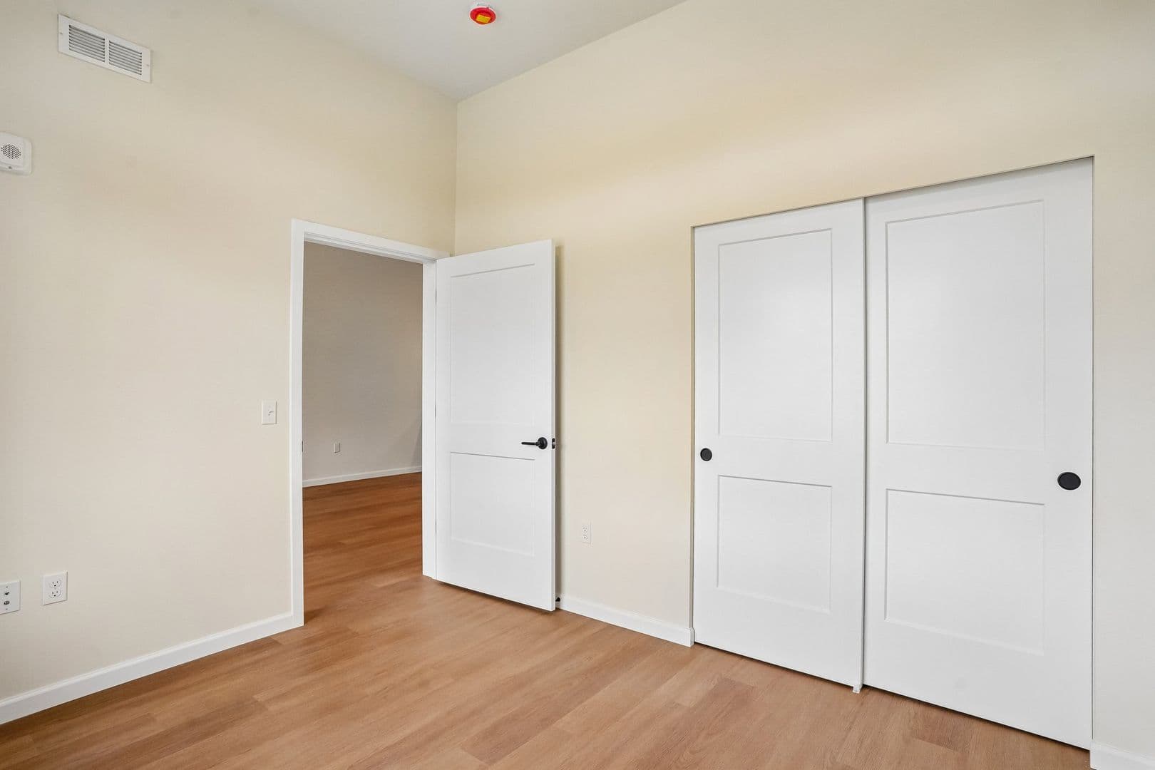 Lacey Apartment: 2463 Hogum Bay Rd NE