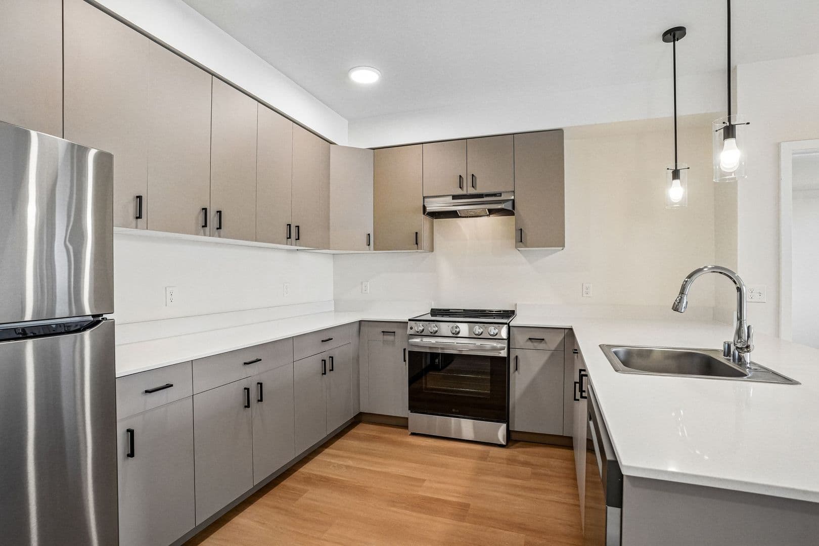 Lacey Apartment: 2463 Hogum Bay Rd NE