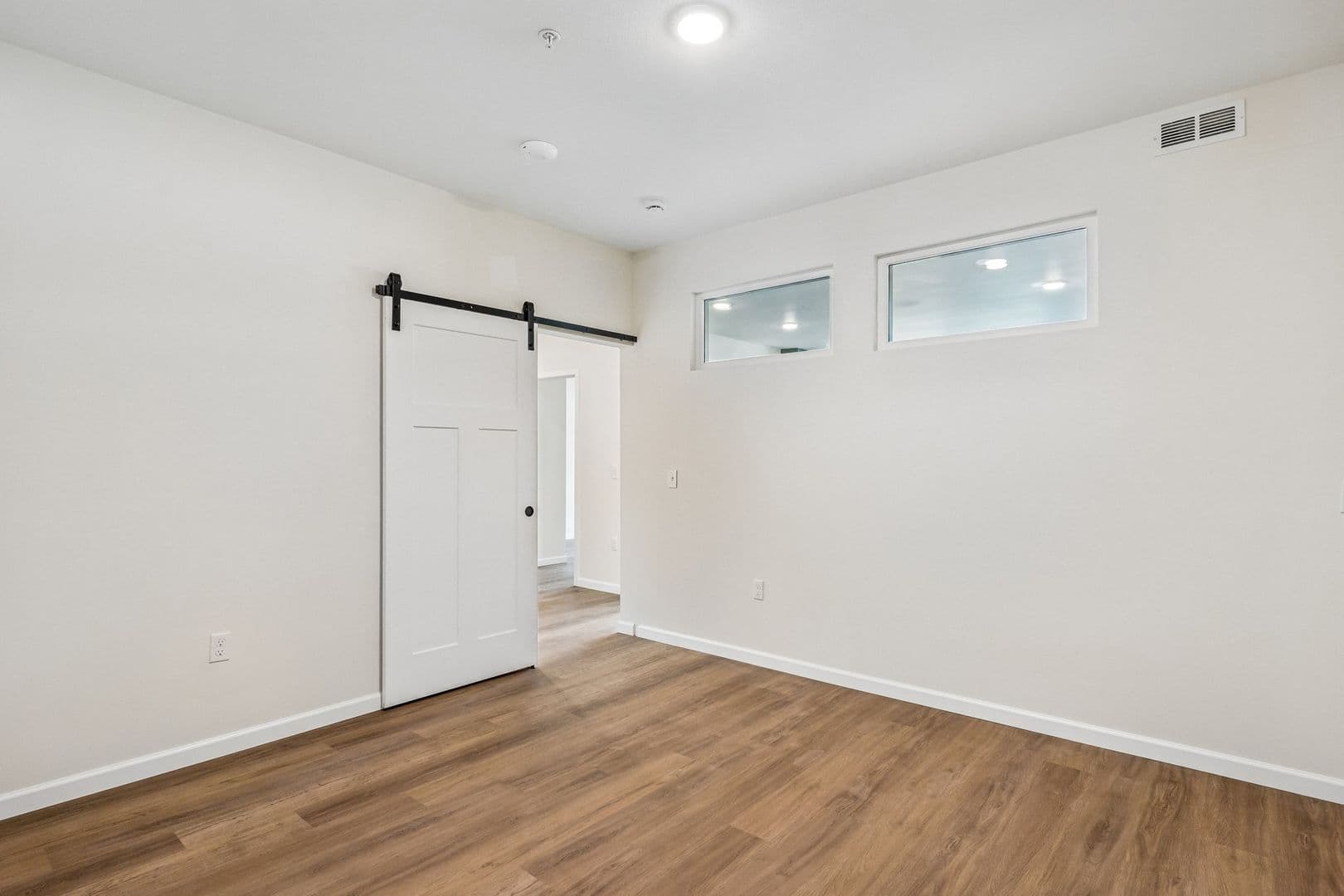Olympia Apartment: 401 Union Ave SE
