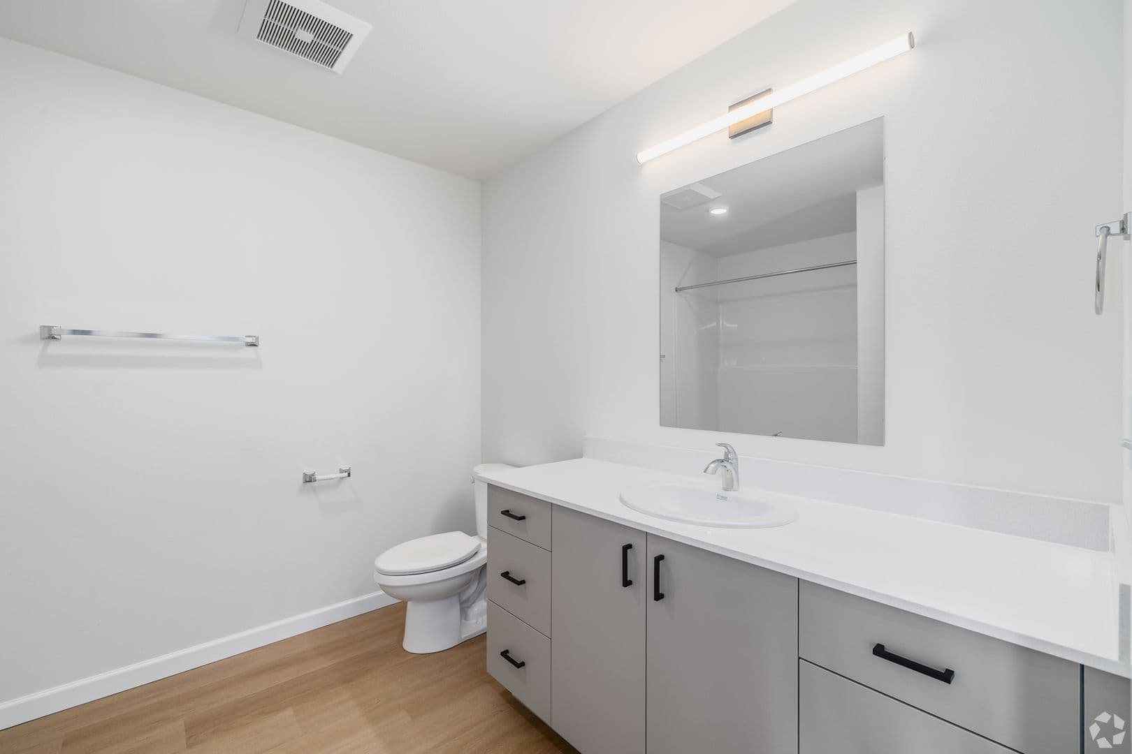 Lacey Apartment: 2463 Hogum Bay Rd NE