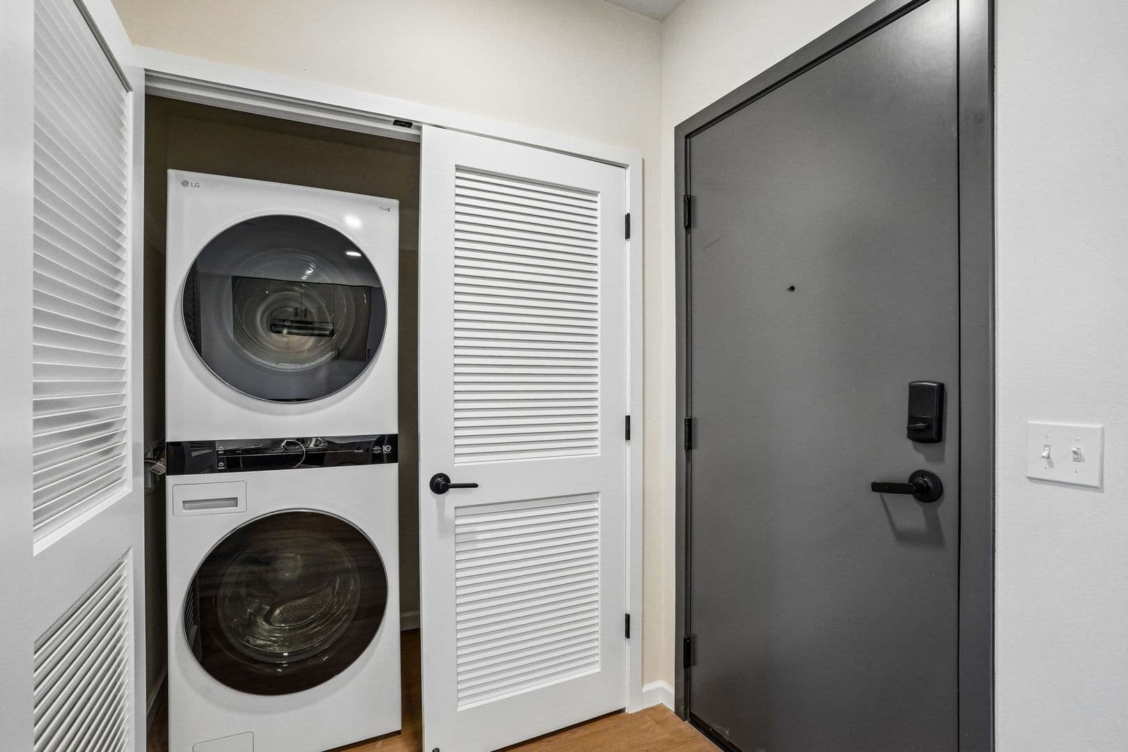 Lacey Apartment: 2463 Hogum Bay Rd NE