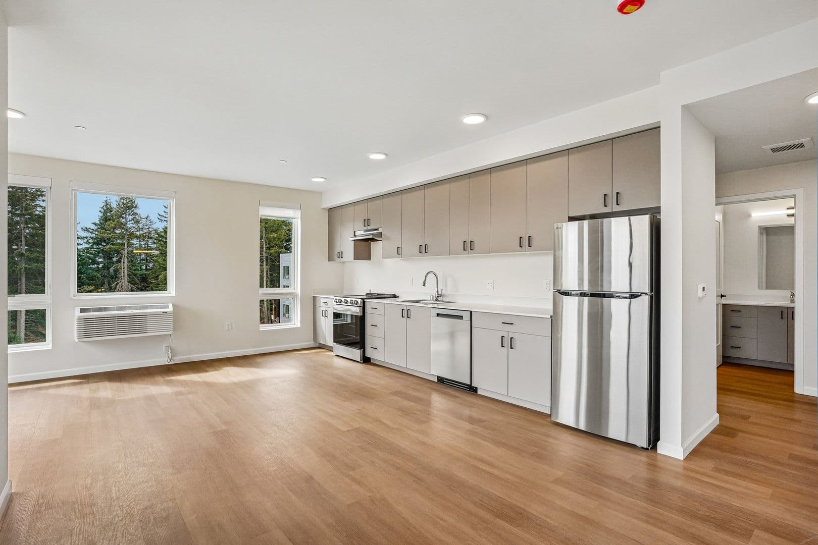 Lacey Apartment: 2463 Hogum Bay Rd NE