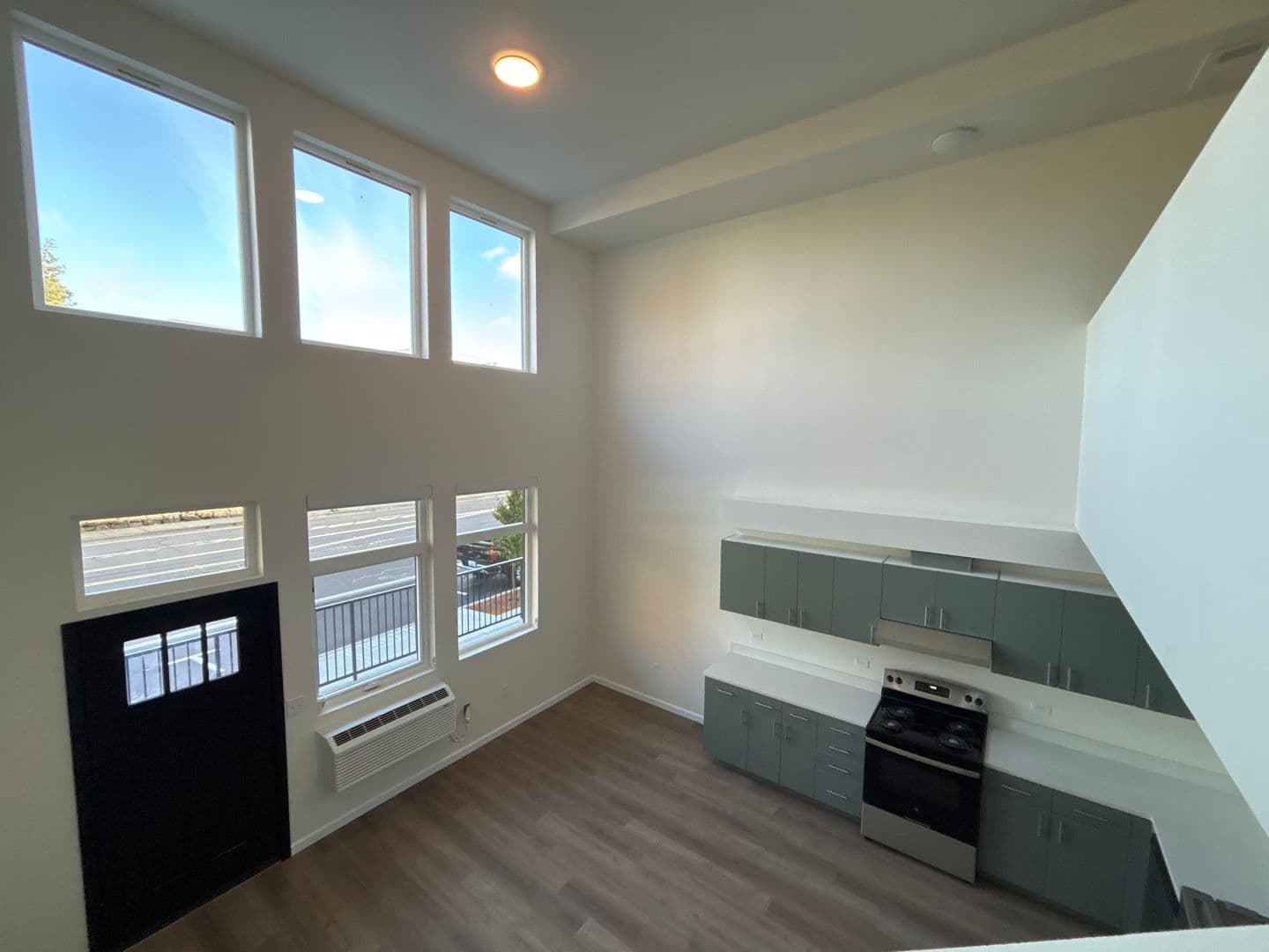 Olympia Apartment: 401 Union Ave SE