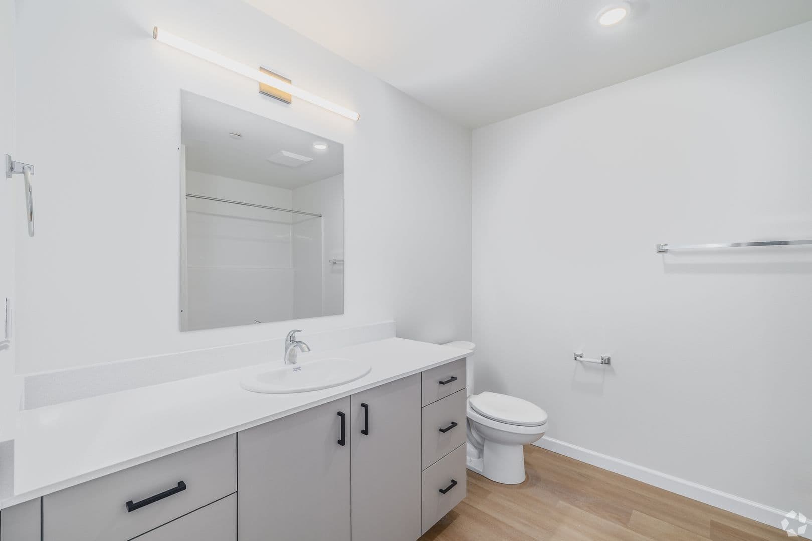 Lacey Apartment: 2463 Hogum Bay Rd NE
