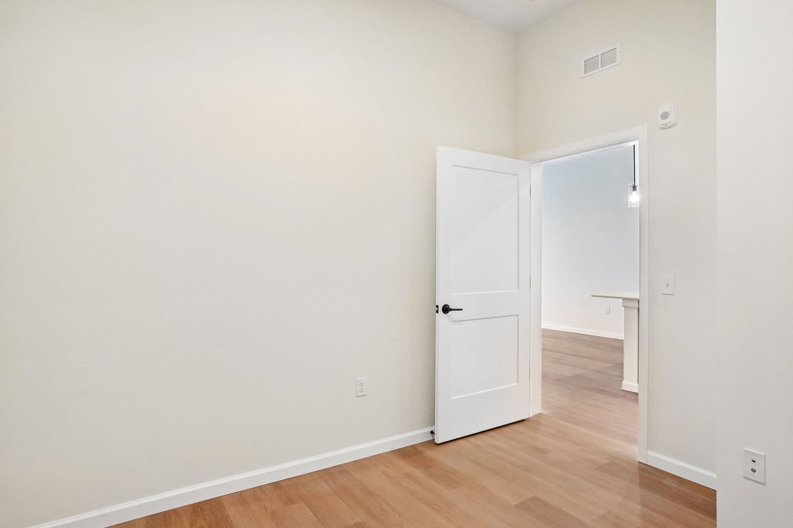 Lacey Apartment: 2463 Hogum Bay Rd NE