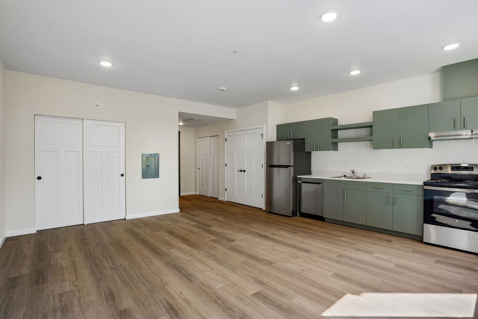 Olympia Apartment: 401 Union Ave SE