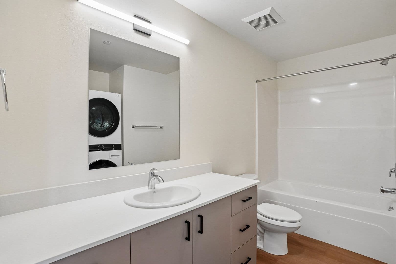 Lacey Apartment: 2463 Hogum Bay Rd NE