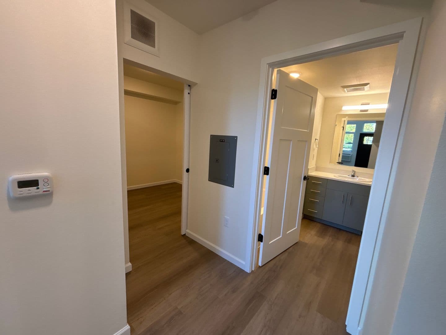 Olympia Apartment: 401 Union Ave SE