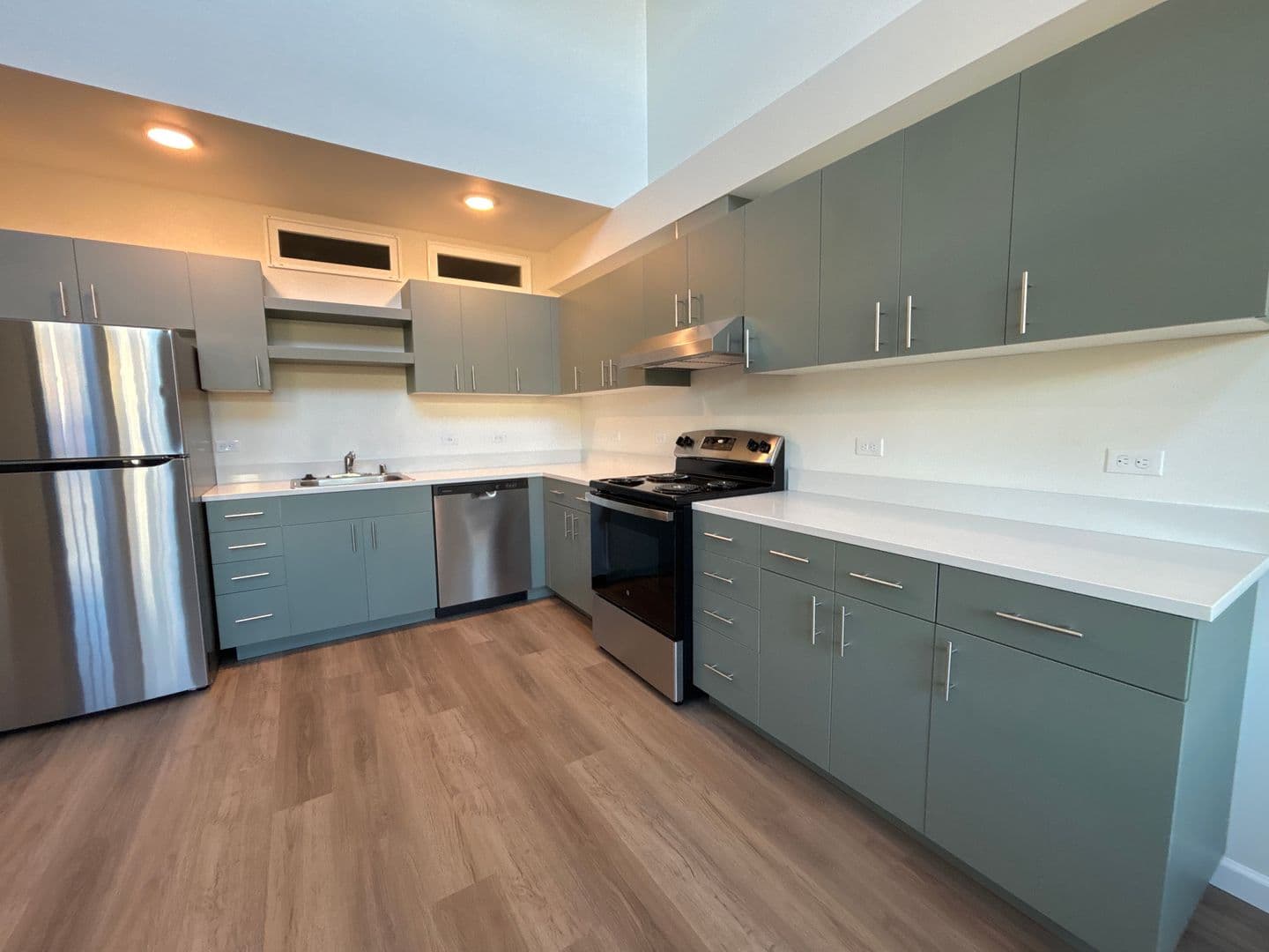 Olympia Apartment: 401 Union Ave SE