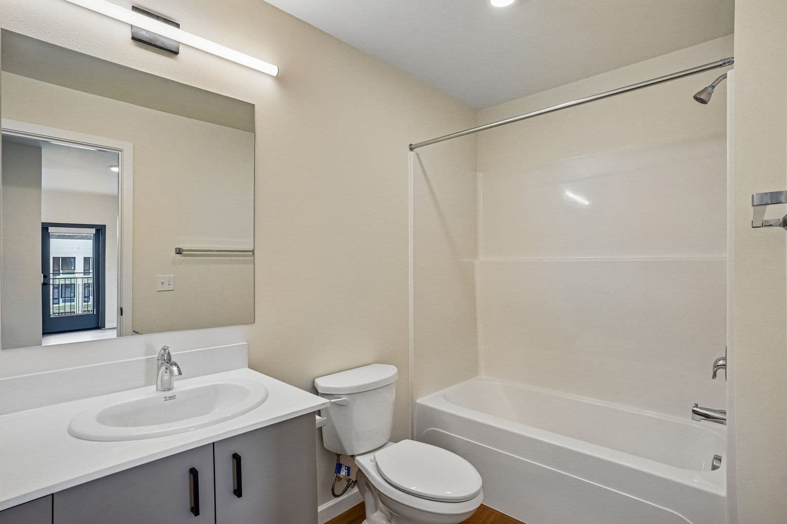 Lacey Apartment: 2463 Hogum Bay Rd NE