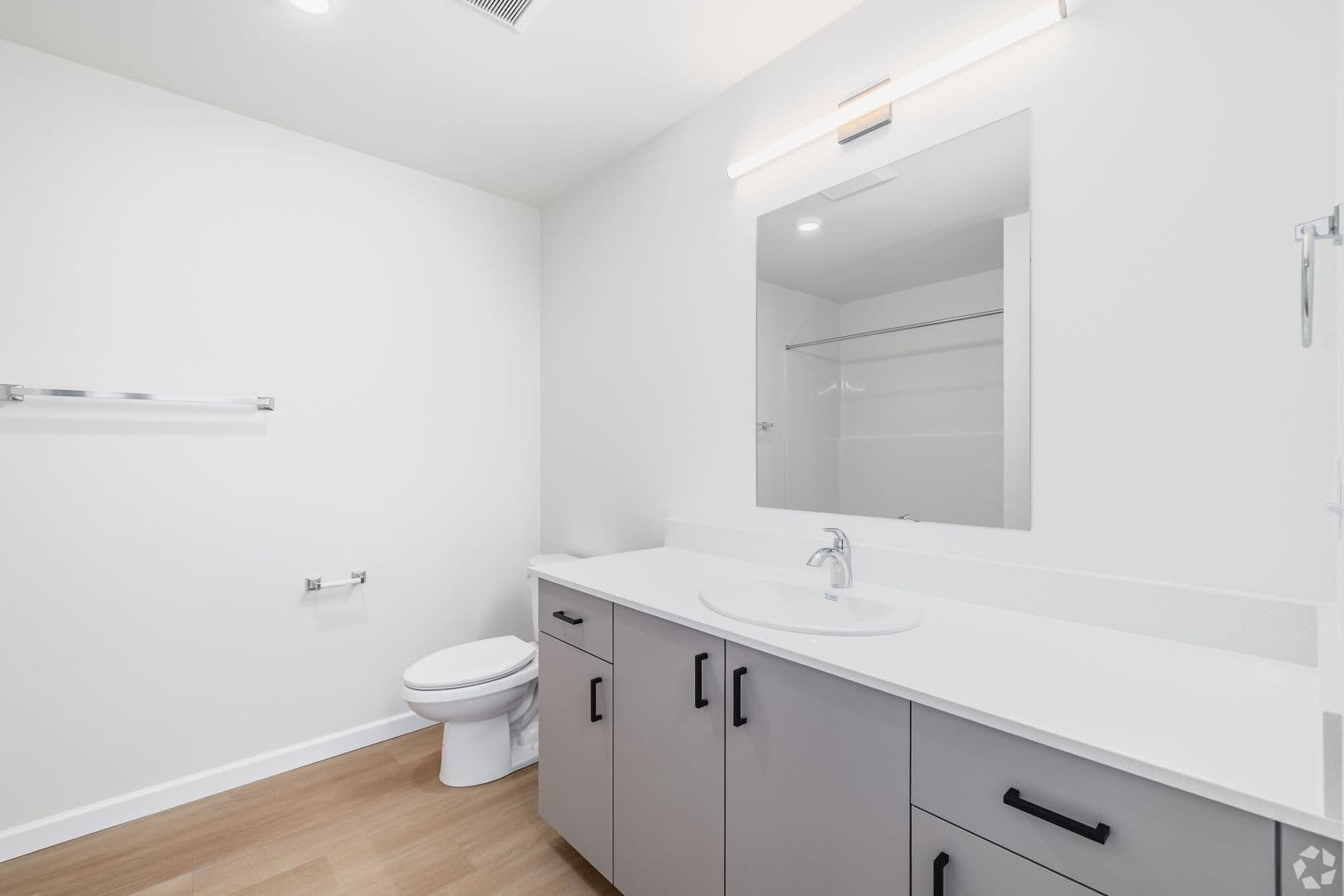 Lacey Apartment: 2463 Hogum Bay Rd NE