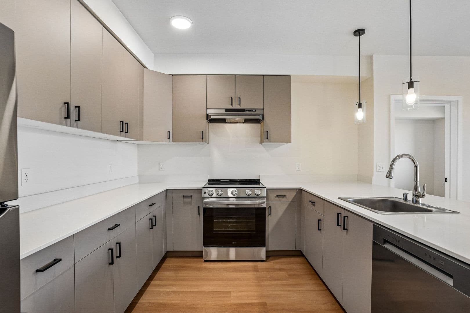 Lacey Apartment: 2463 Hogum Bay Rd NE