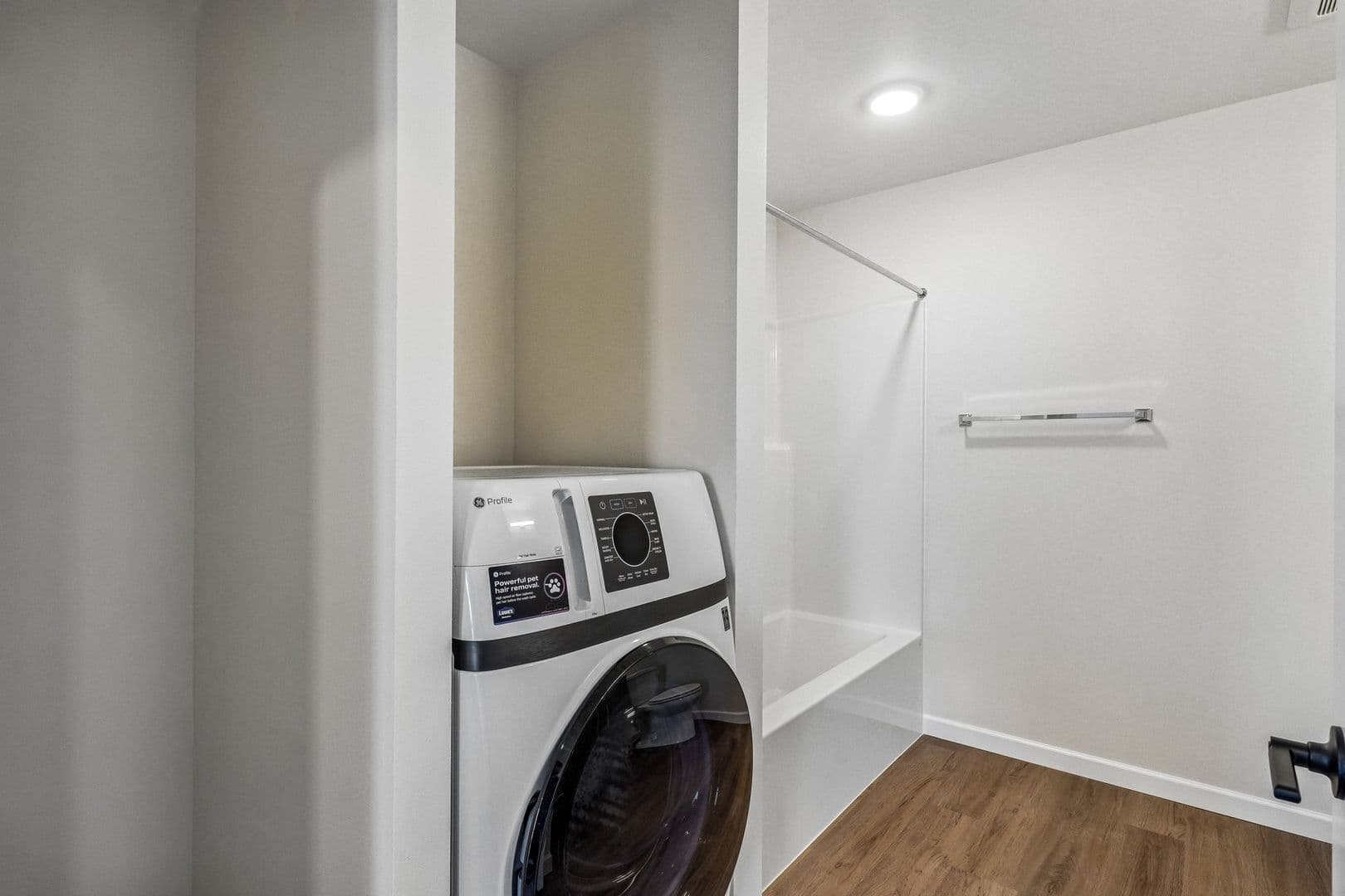 Olympia Apartment: 401 Union Ave SE