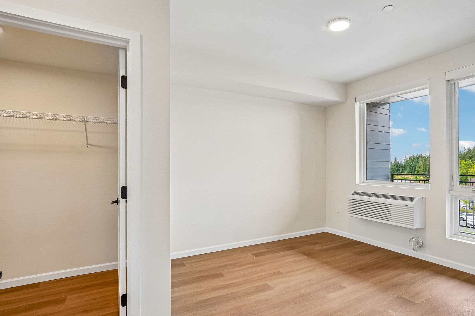 Lacey Apartment: 2463 Hogum Bay Rd NE