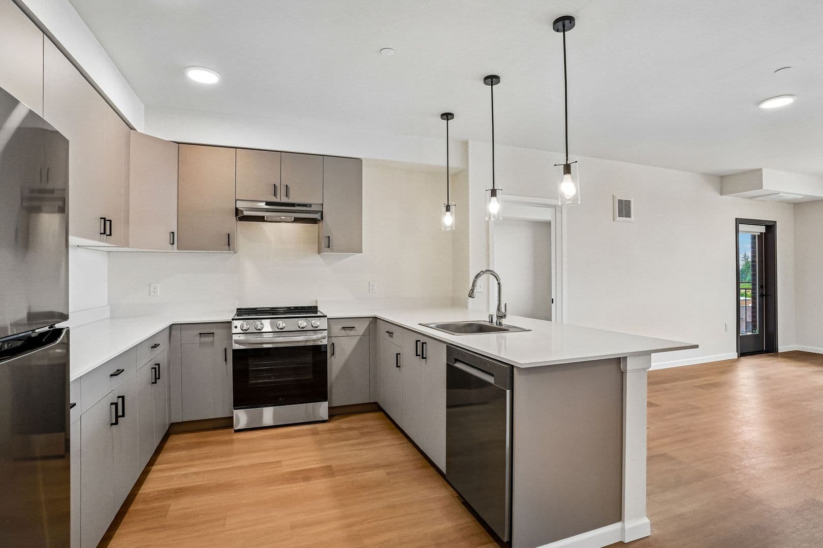 Lacey Apartment: 2463 Hogum Bay Rd NE