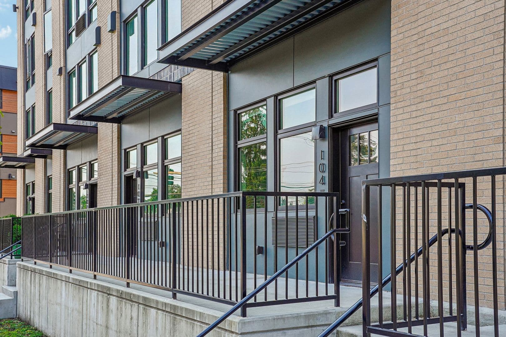 Olympia Apartment: 401 Union Ave SE