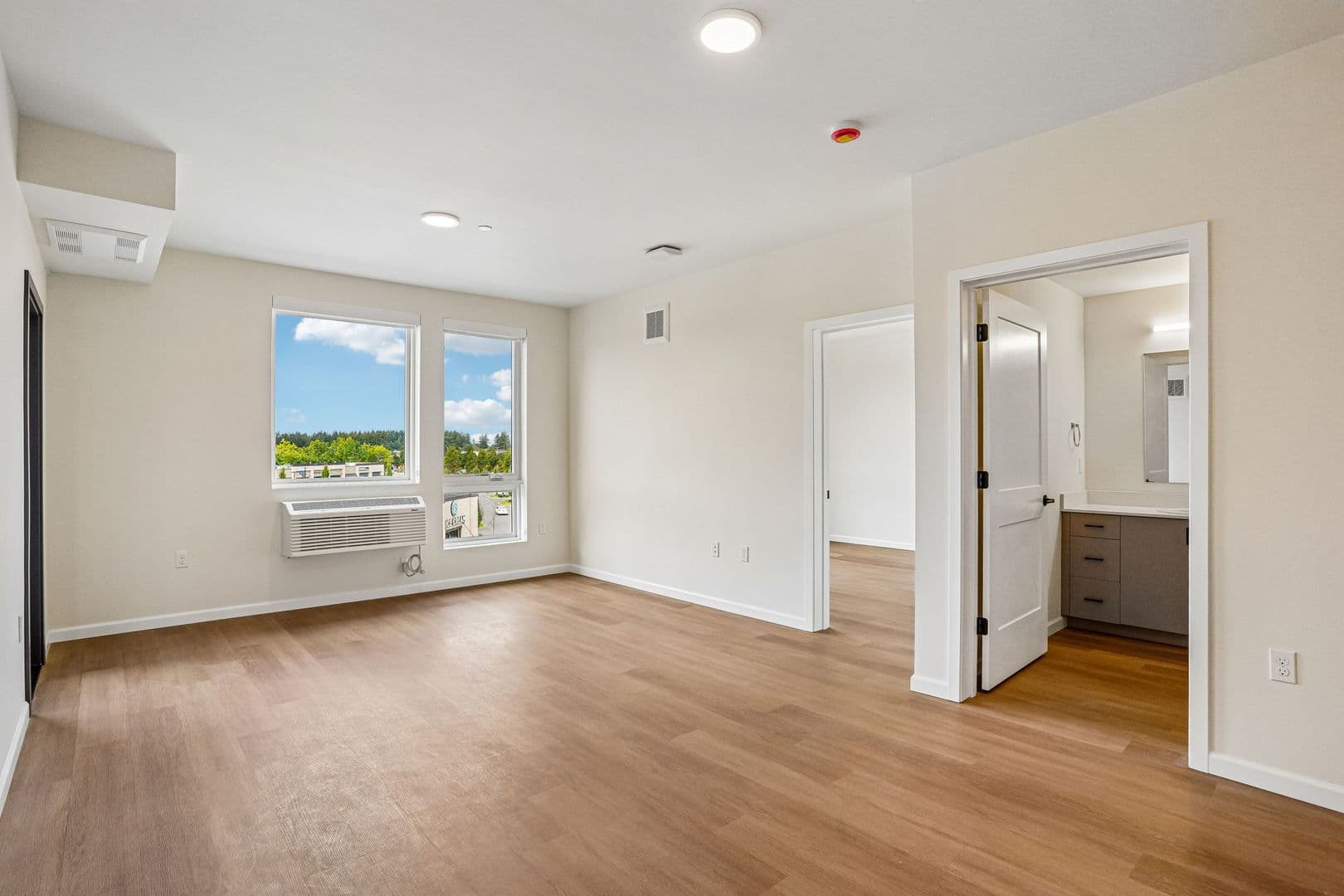 Lacey Apartment: 2463 Hogum Bay Rd NE