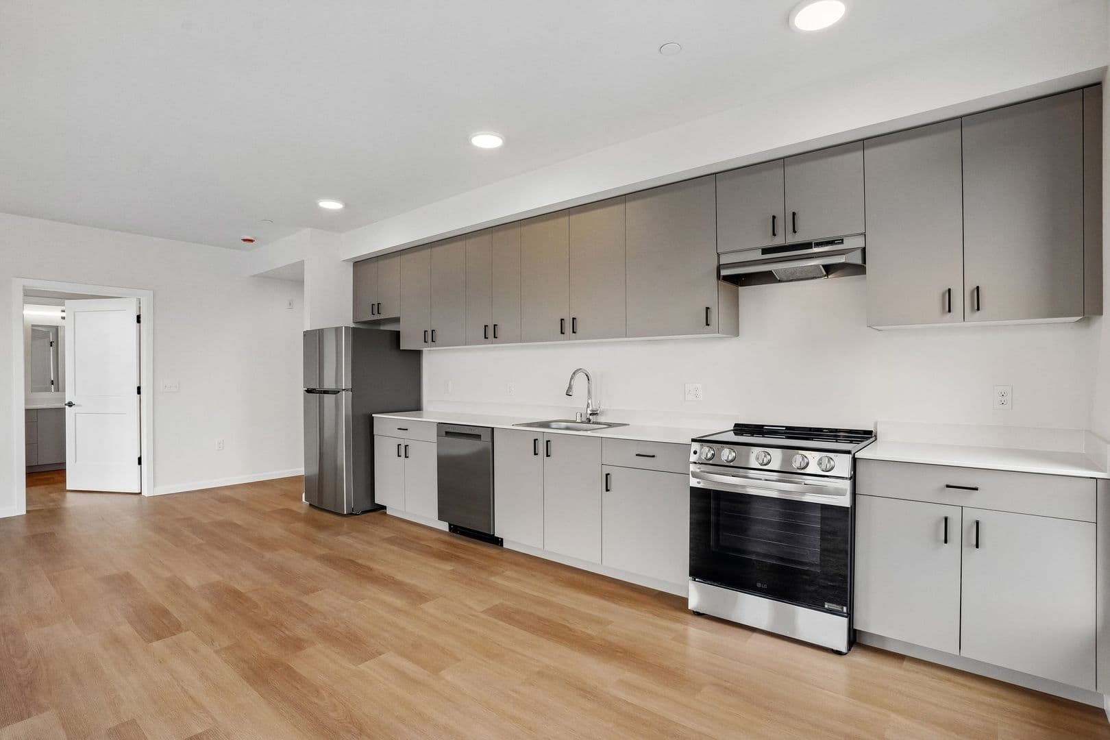 Lacey Apartment: 2463 Hogum Bay Rd NE
