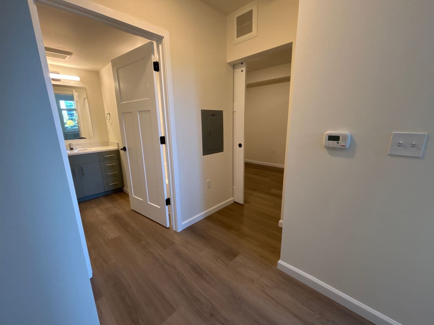Olympia Apartment: 401 Union Ave SE