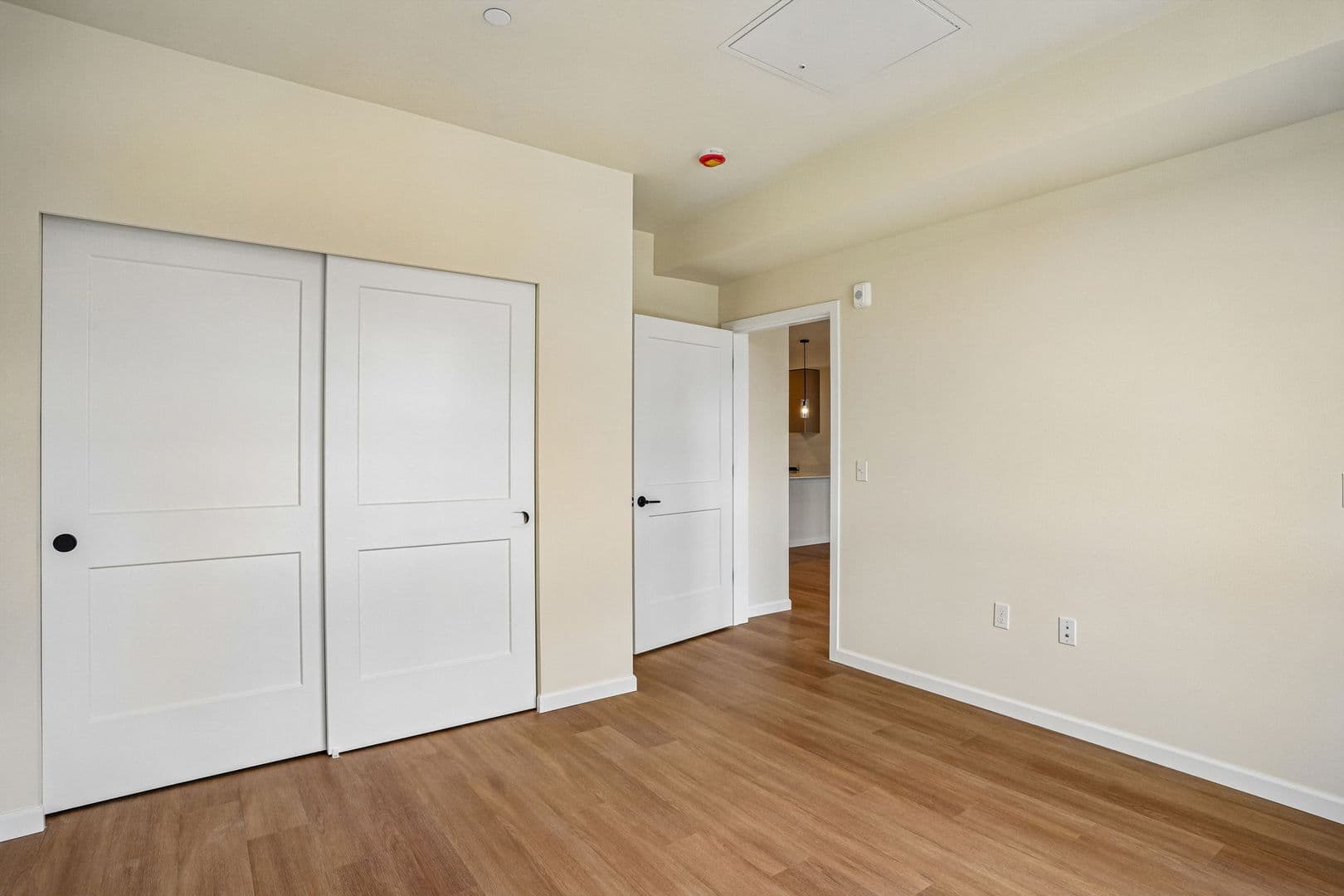 Lacey Apartment: 2463 Hogum Bay Rd NE