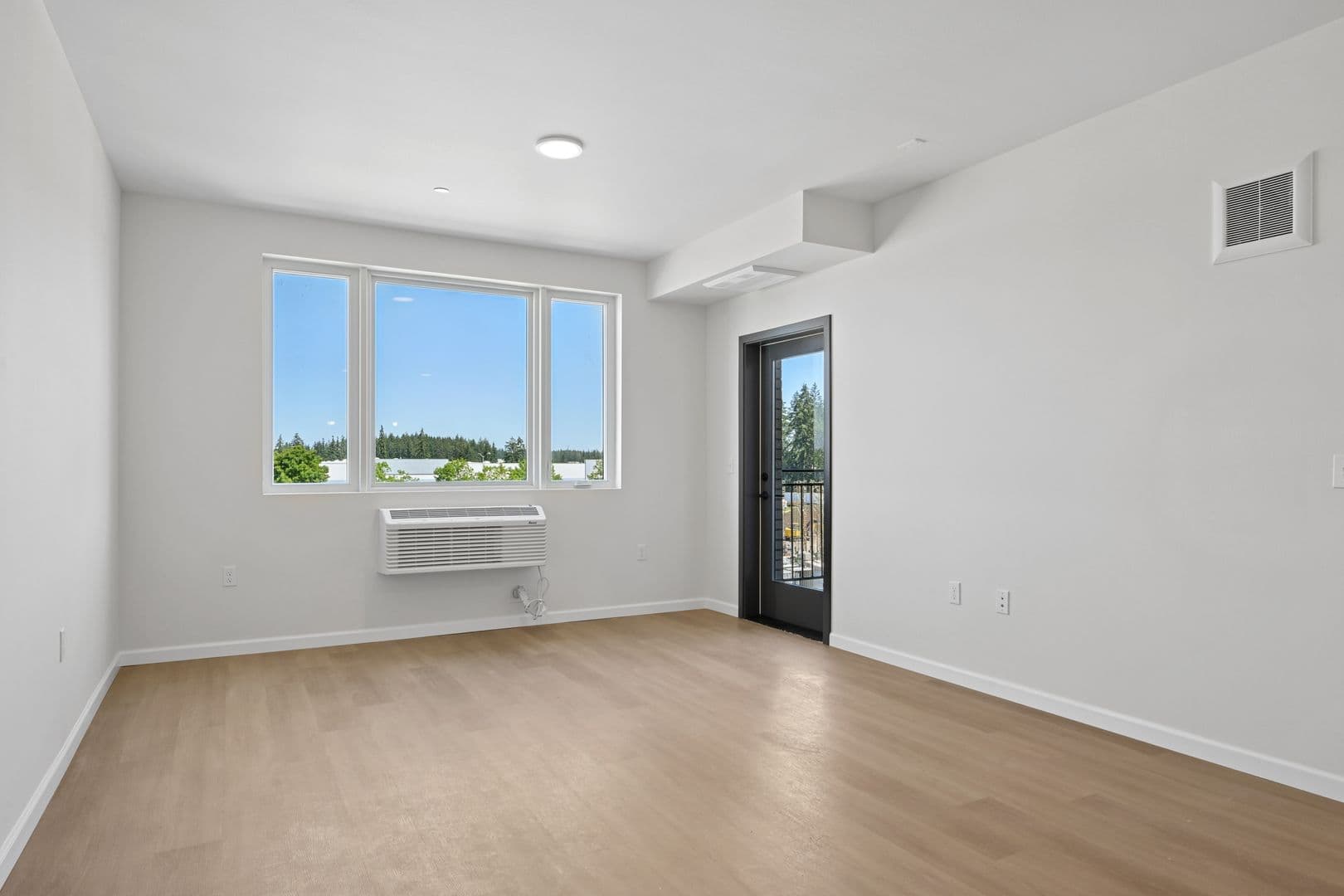 Lacey Apartment: 2463 Hogum Bay Rd NE