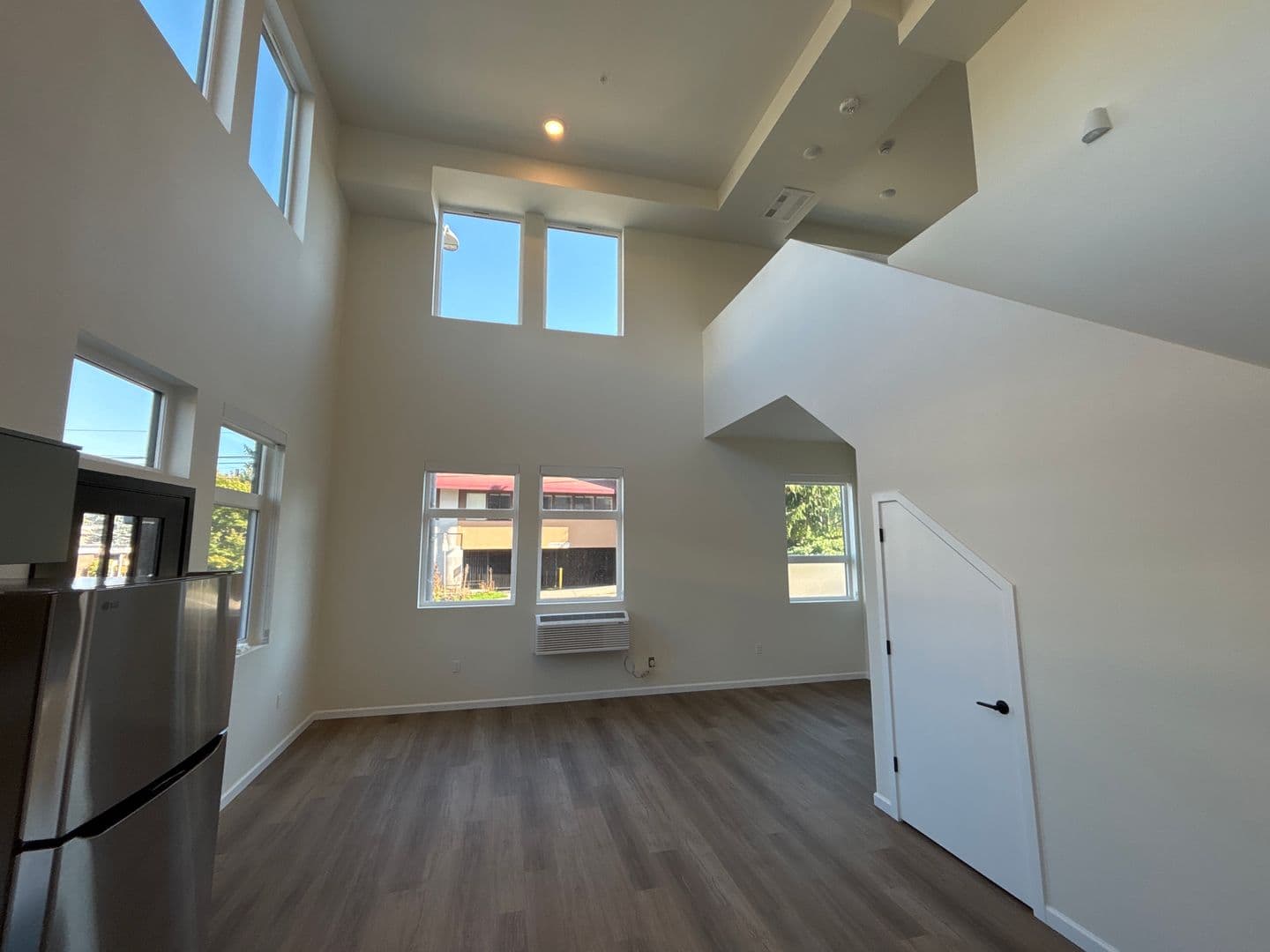 Olympia Apartment: 401 Union Ave SE