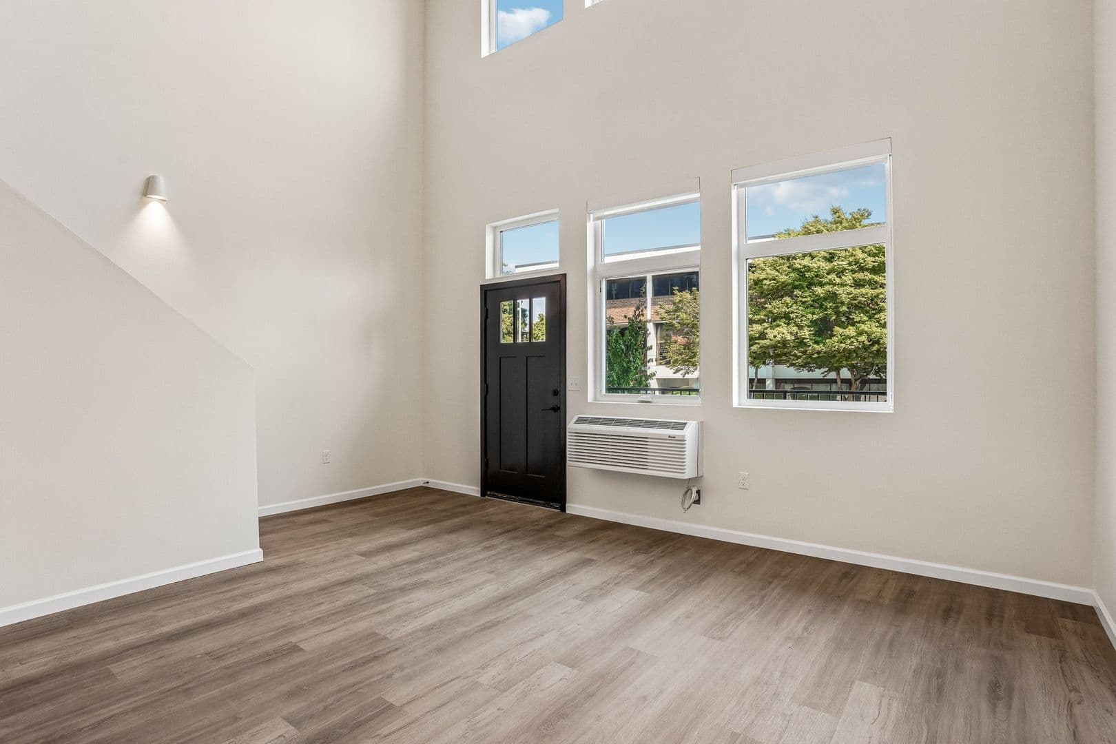 Olympia Apartment: 401 Union Ave SE