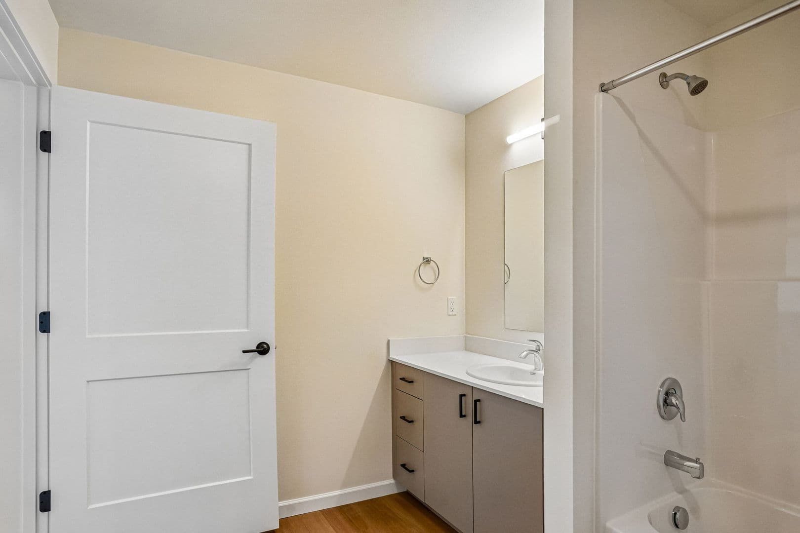 Lacey Apartment: 2463 Hogum Bay Rd NE