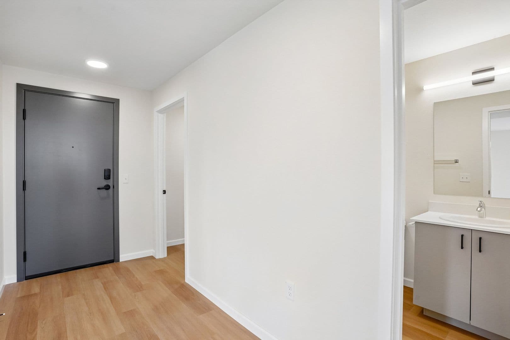 Lacey Apartment: 2463 Hogum Bay Rd NE