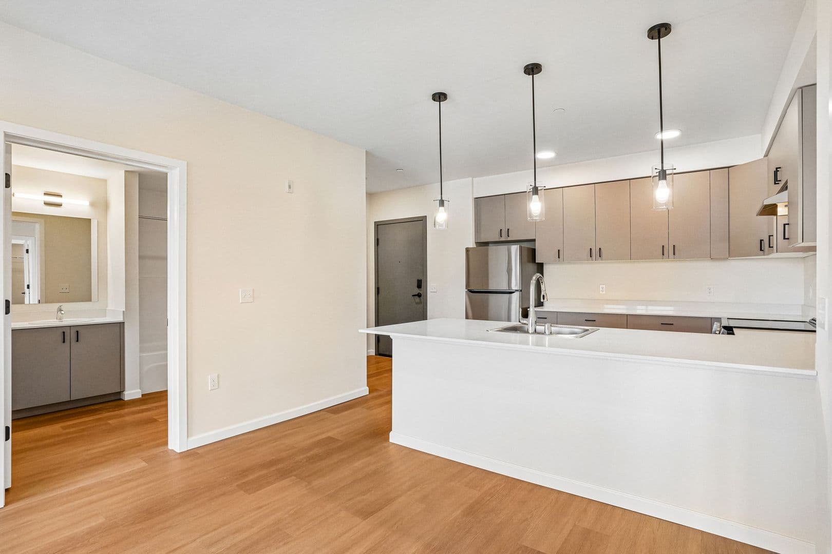 Lacey Apartment: 2463 Hogum Bay Rd NE