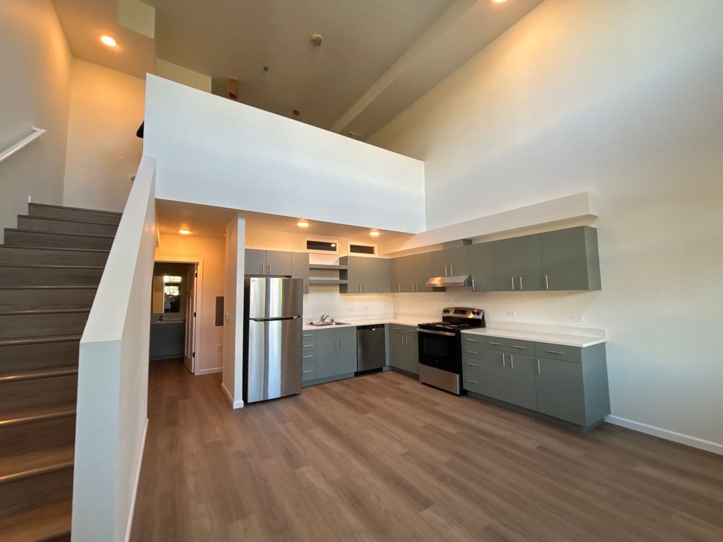 Olympia Apartment: 401 Union Ave SE