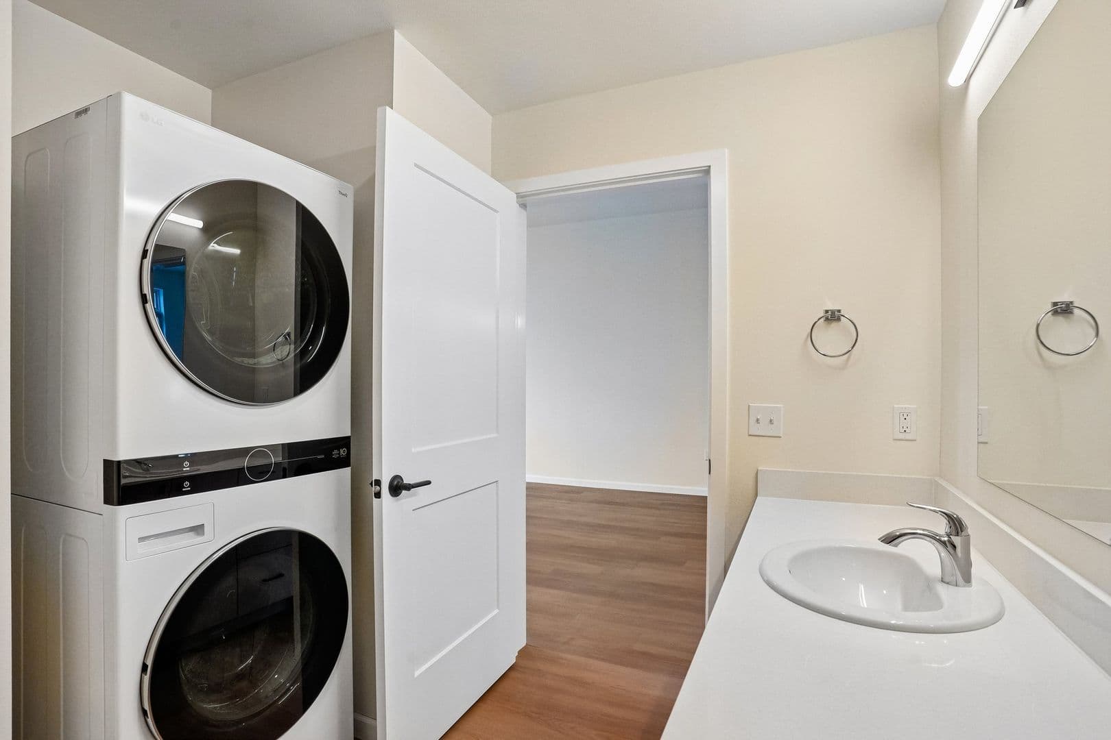 Lacey Apartment: 2463 Hogum Bay Rd NE