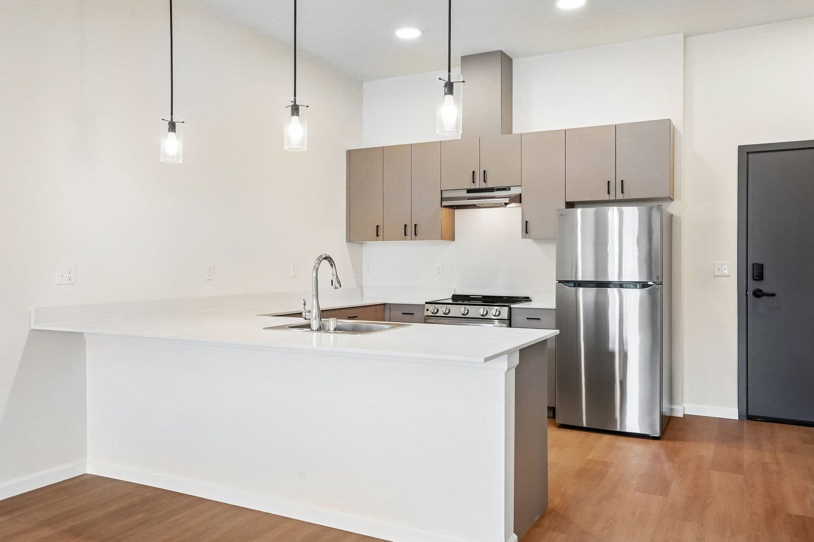 Lacey Apartment: 2463 Hogum Bay Rd NE