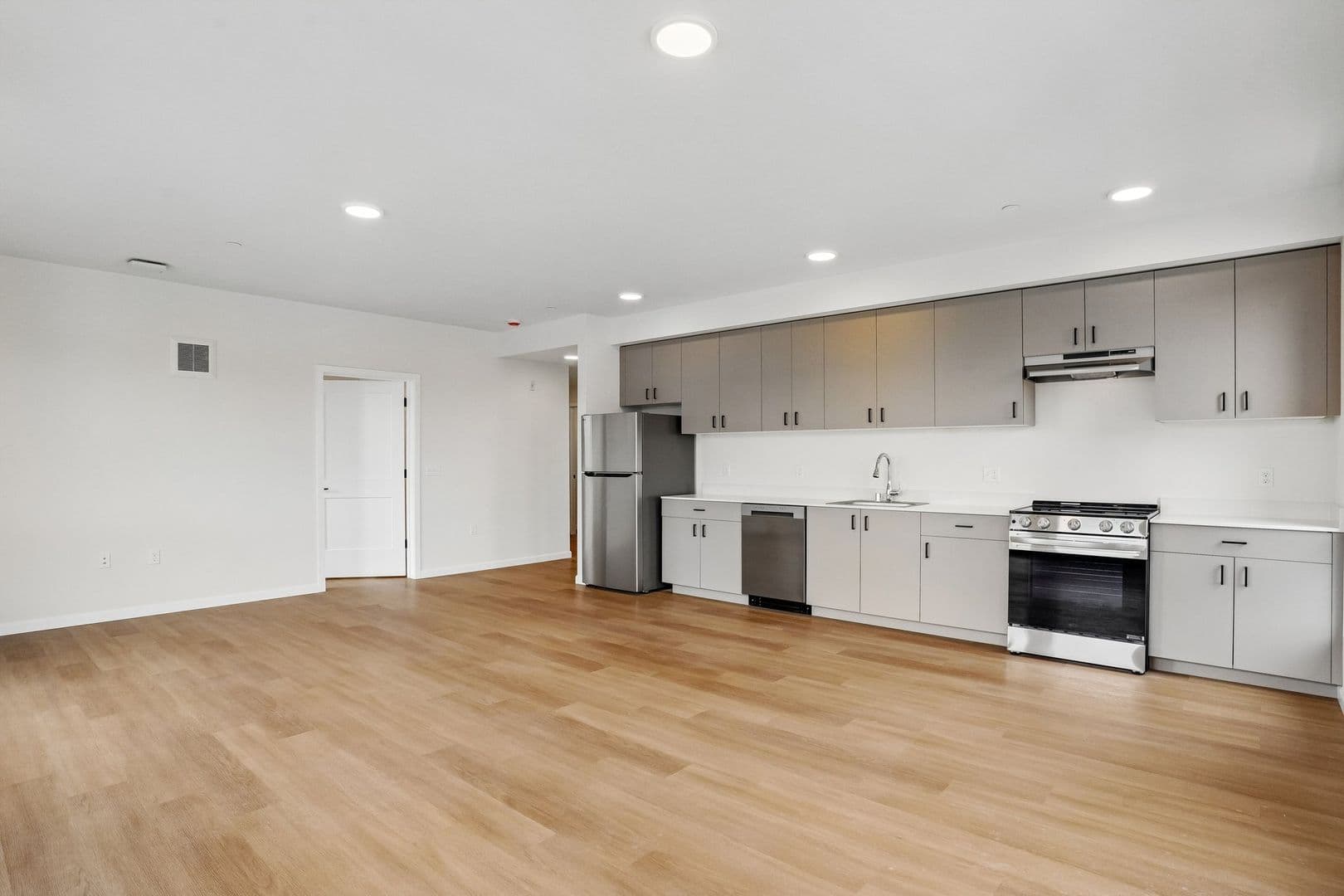 Lacey Apartment: 2463 Hogum Bay Rd NE