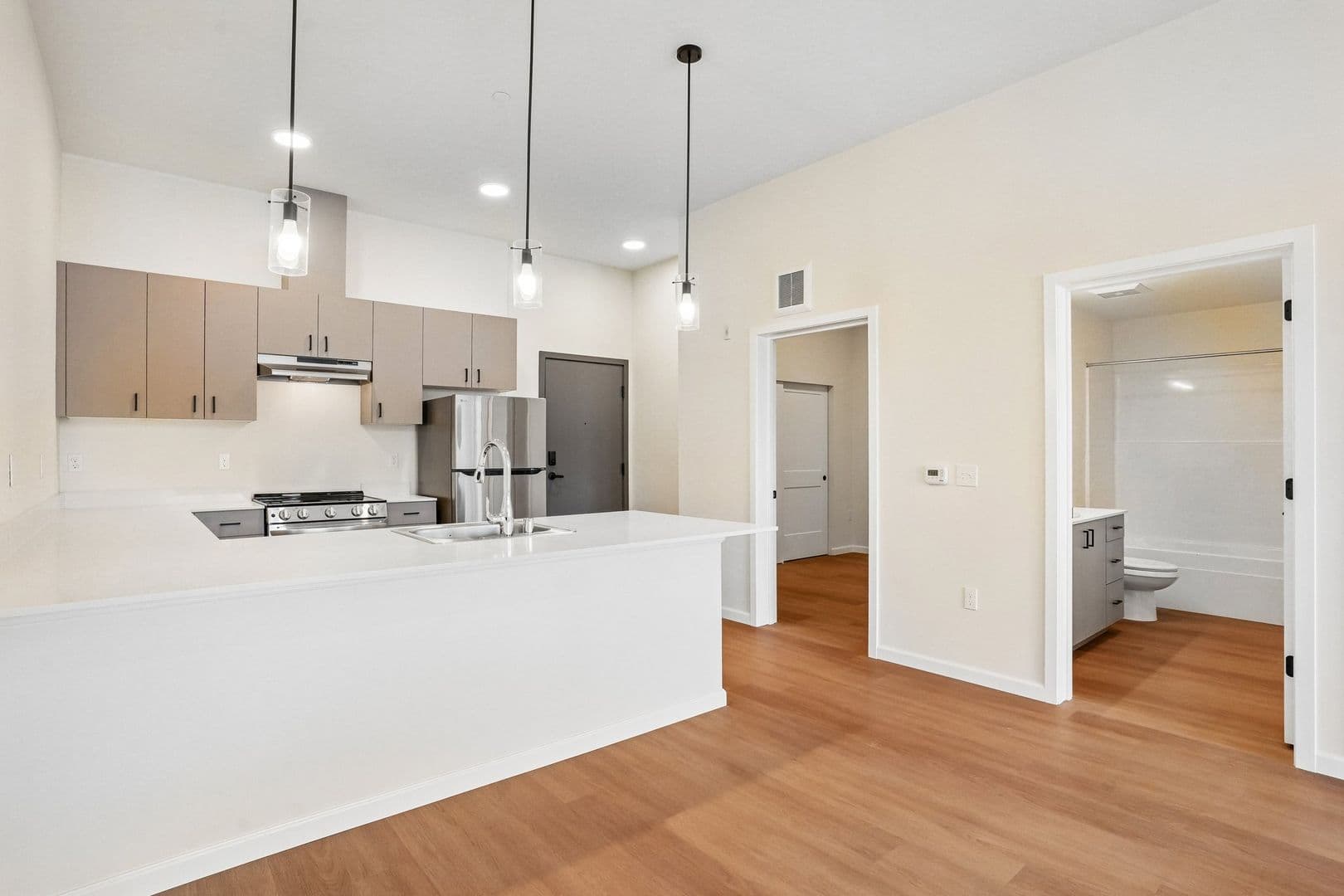 Lacey Apartment: 2463 Hogum Bay Rd NE