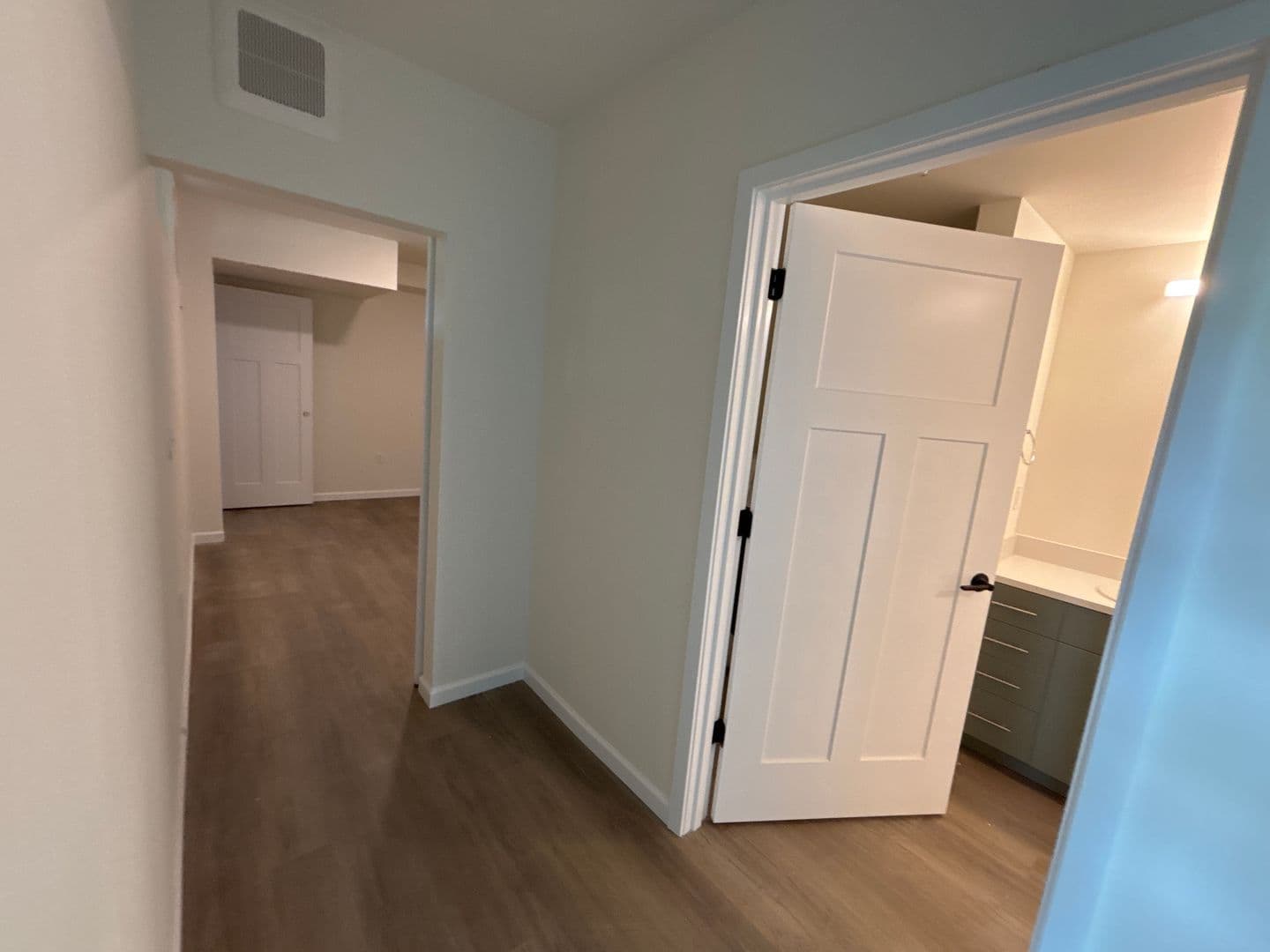 Olympia Apartment: 401 Union Ave SE