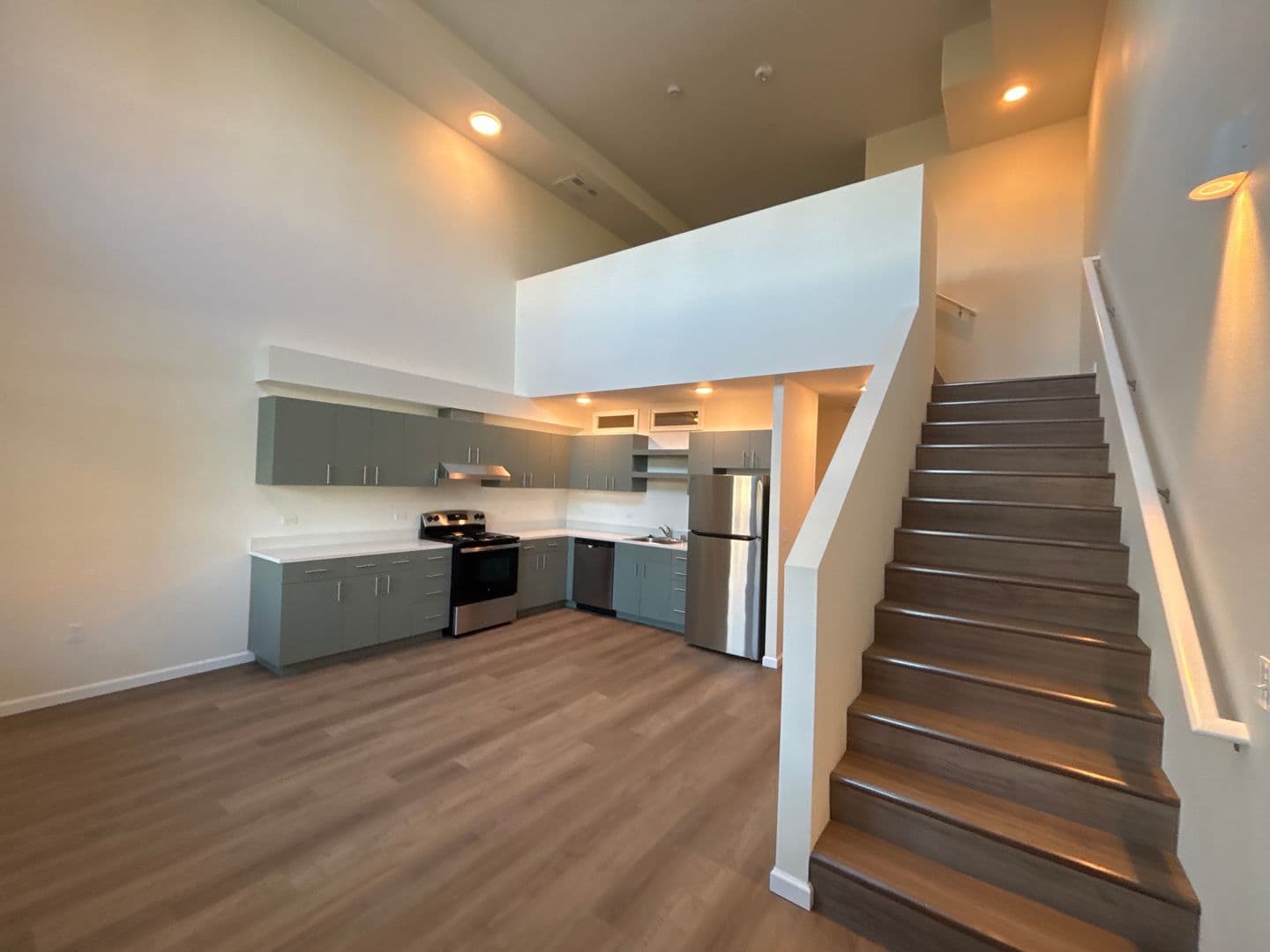 Olympia Apartment: 401 Union Ave SE