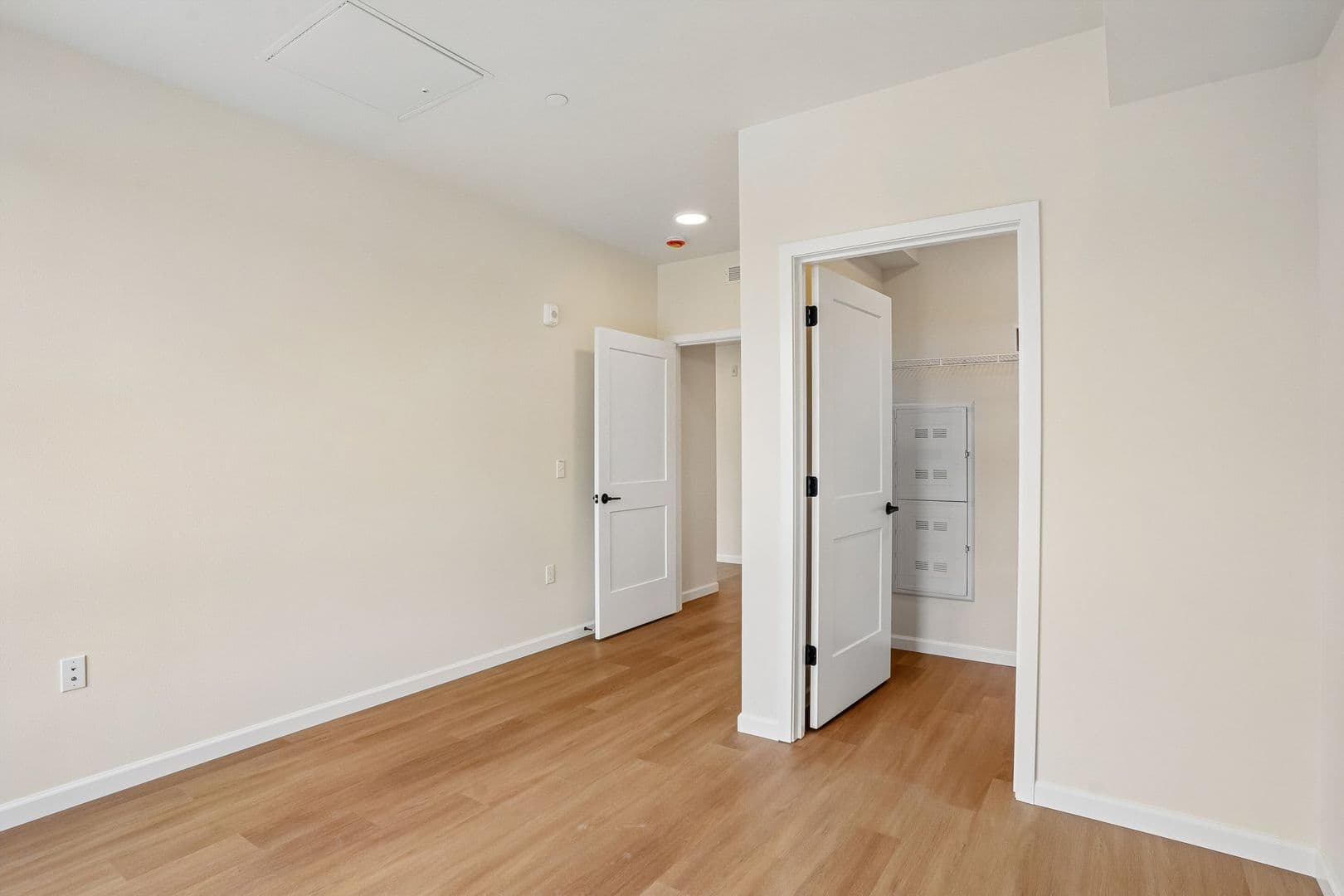 Lacey Apartment: 2463 Hogum Bay Rd NE