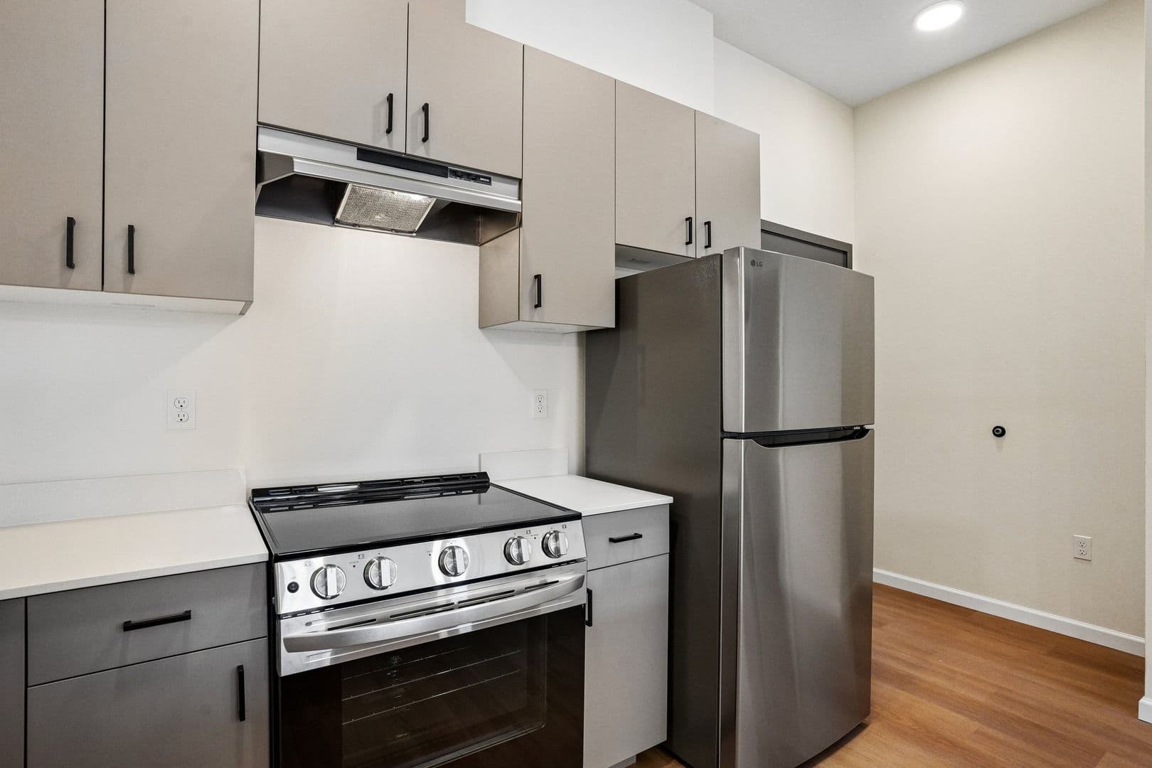 Lacey Apartment: 2463 Hogum Bay Rd NE