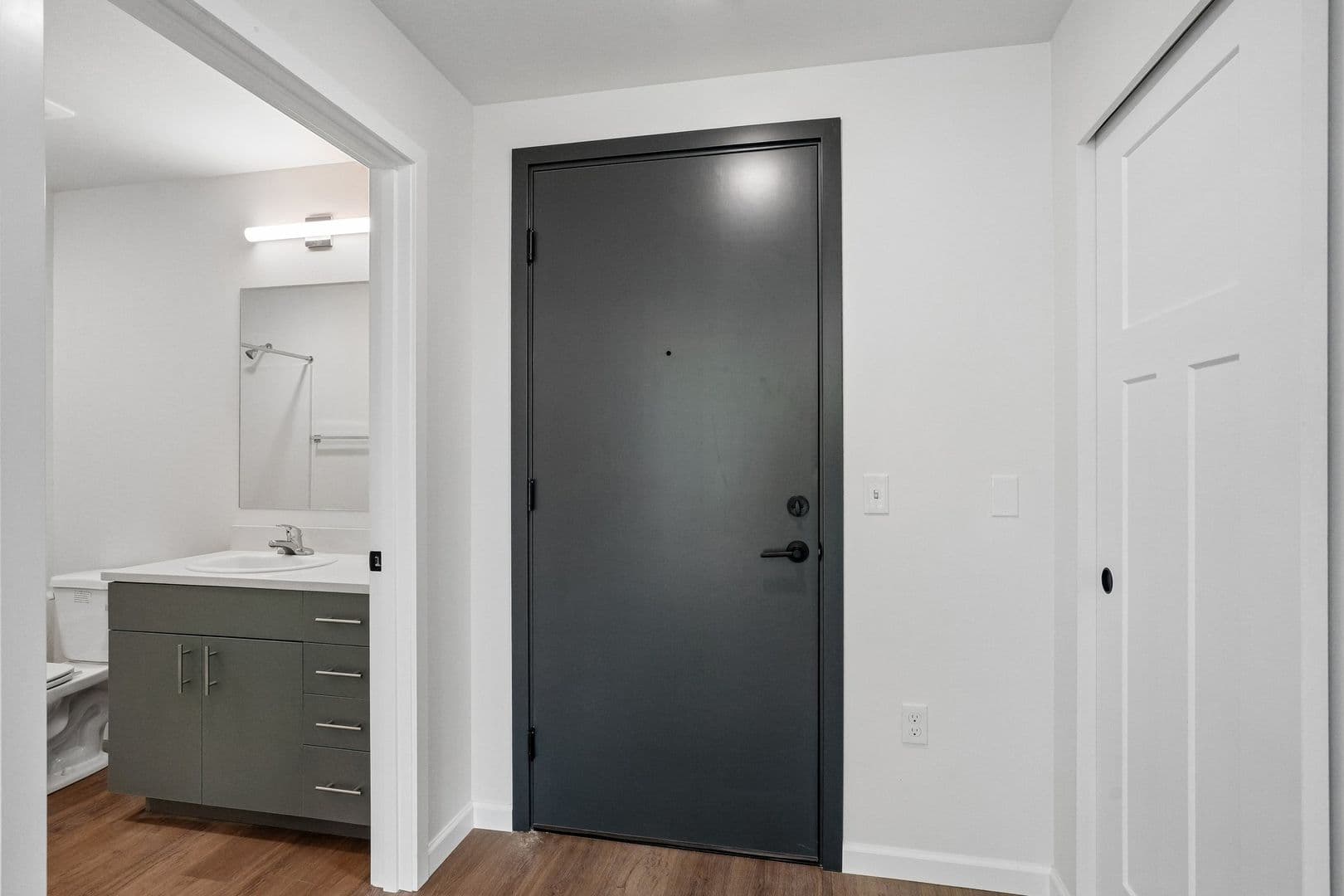 Olympia Apartment: 401 Union Ave SE
