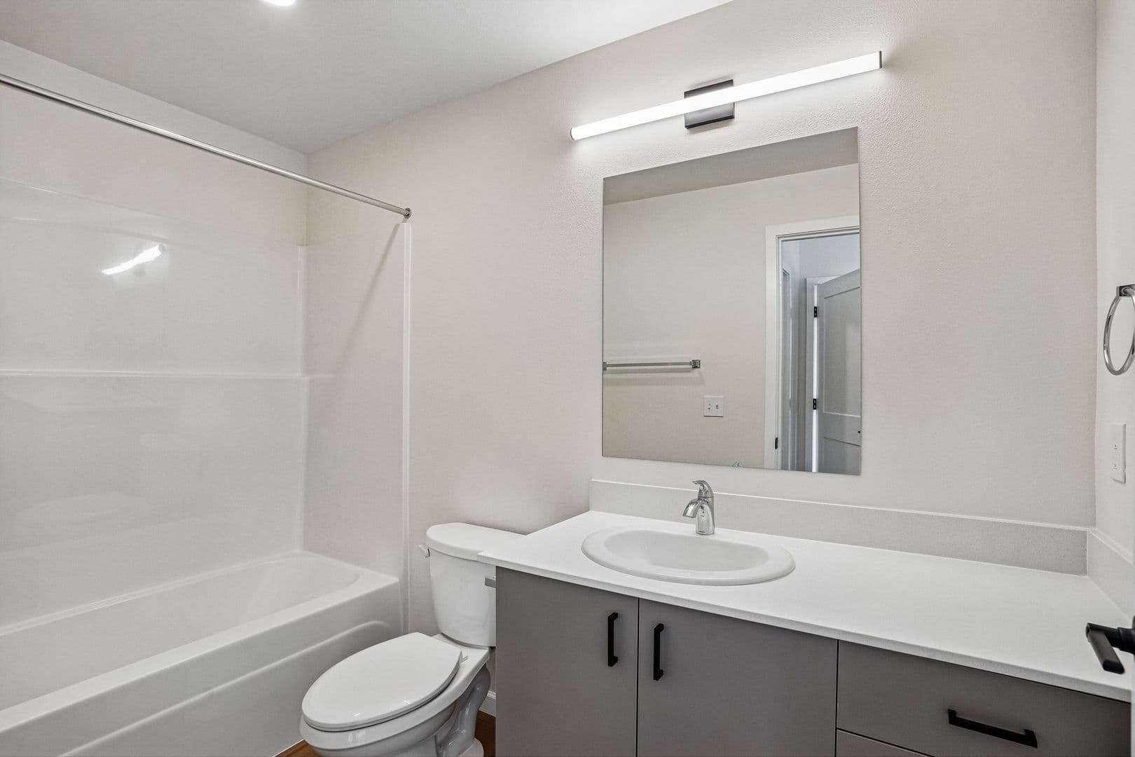 Lacey Apartment: 2463 Hogum Bay Rd NE
