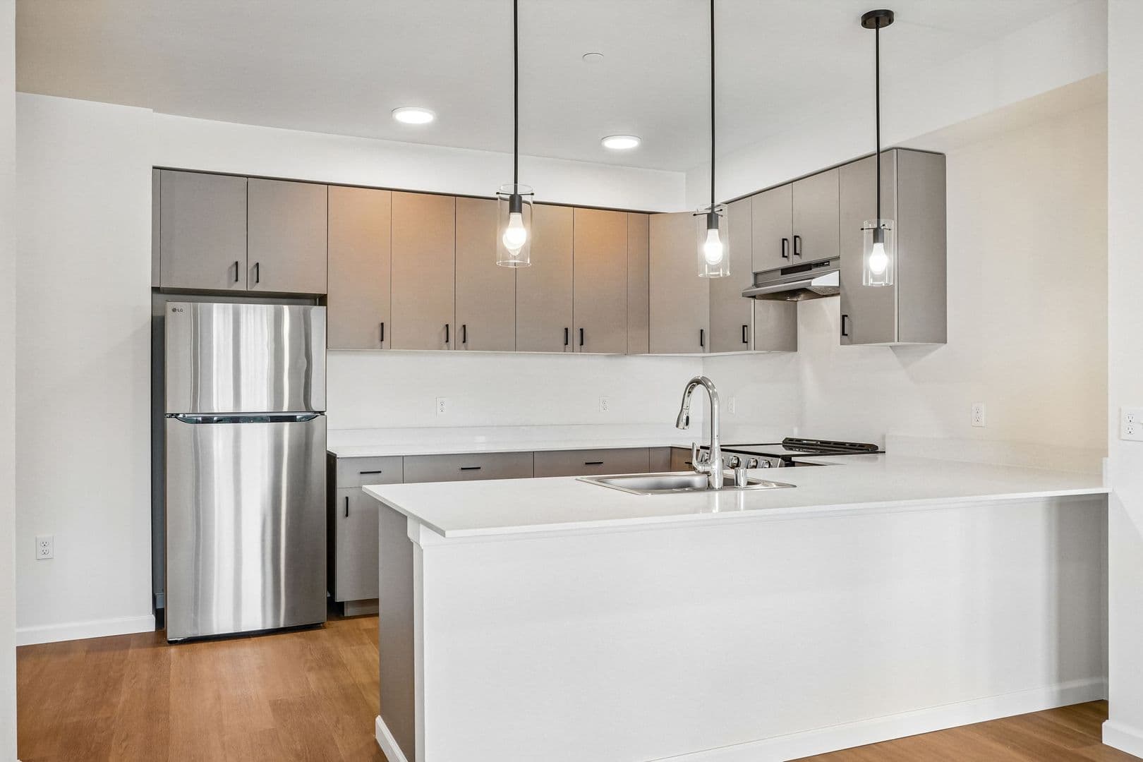 Lacey Apartment: 2463 Hogum Bay Rd NE