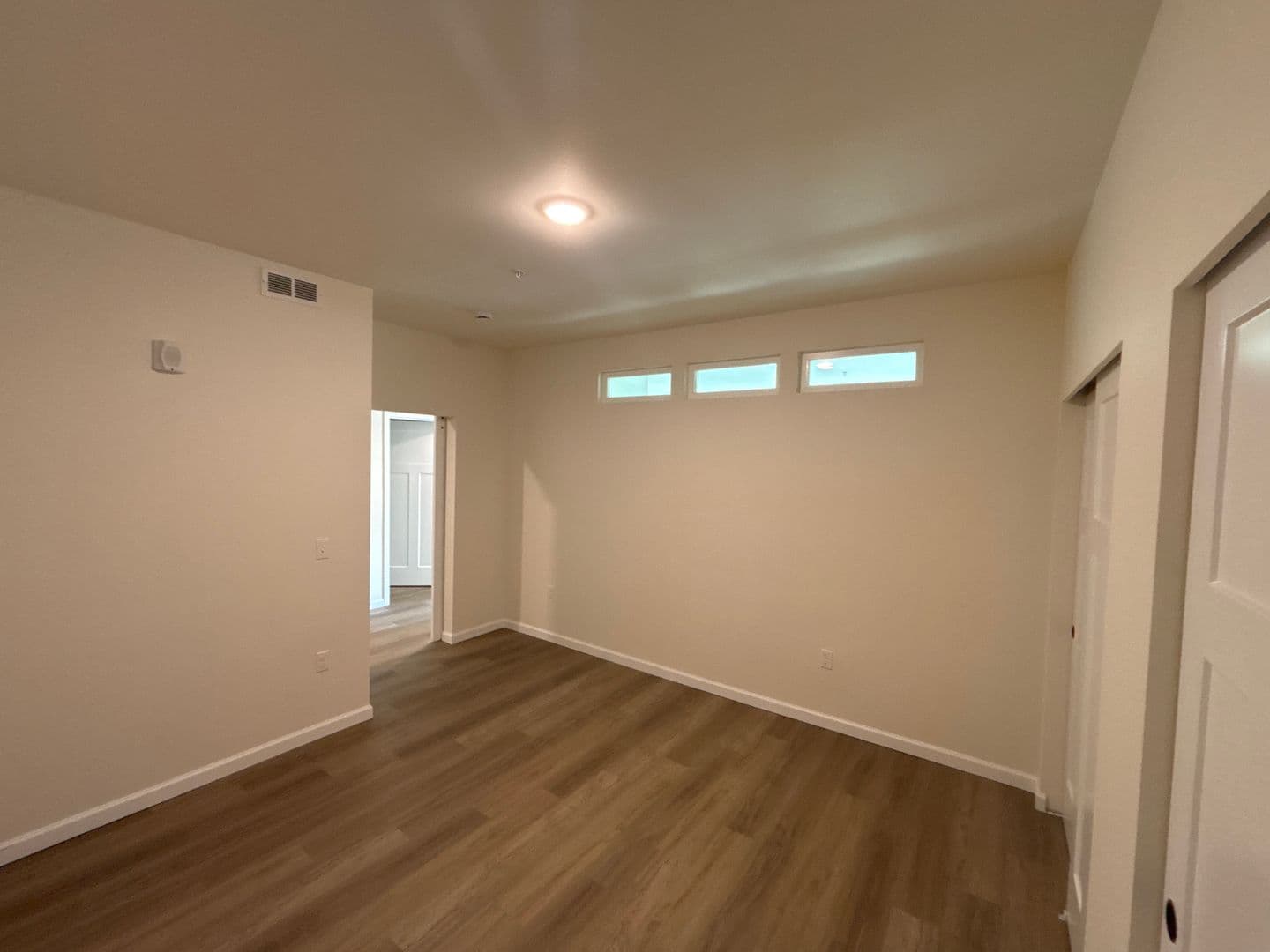 Olympia Apartment: 401 Union Ave SE
