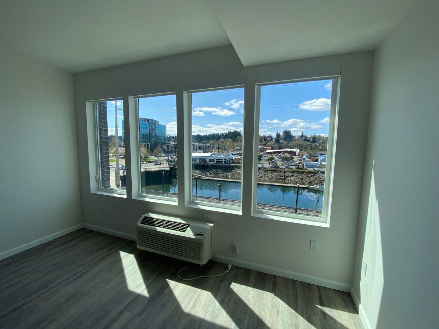Olympia Apartment: 120 Water St. NW
