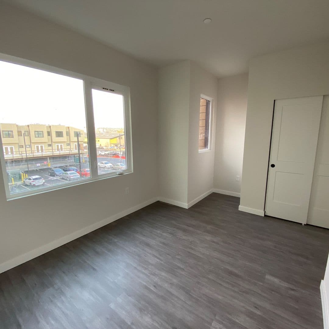 Olympia Townhome: 510 State Ave NE