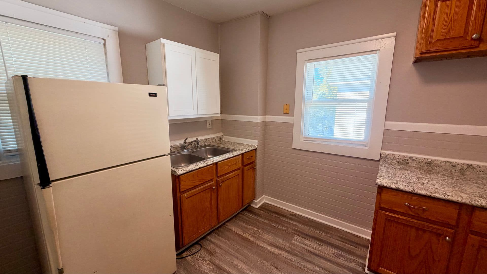 Grand Rapids Apartment: 961-963 Eastern Ave SE