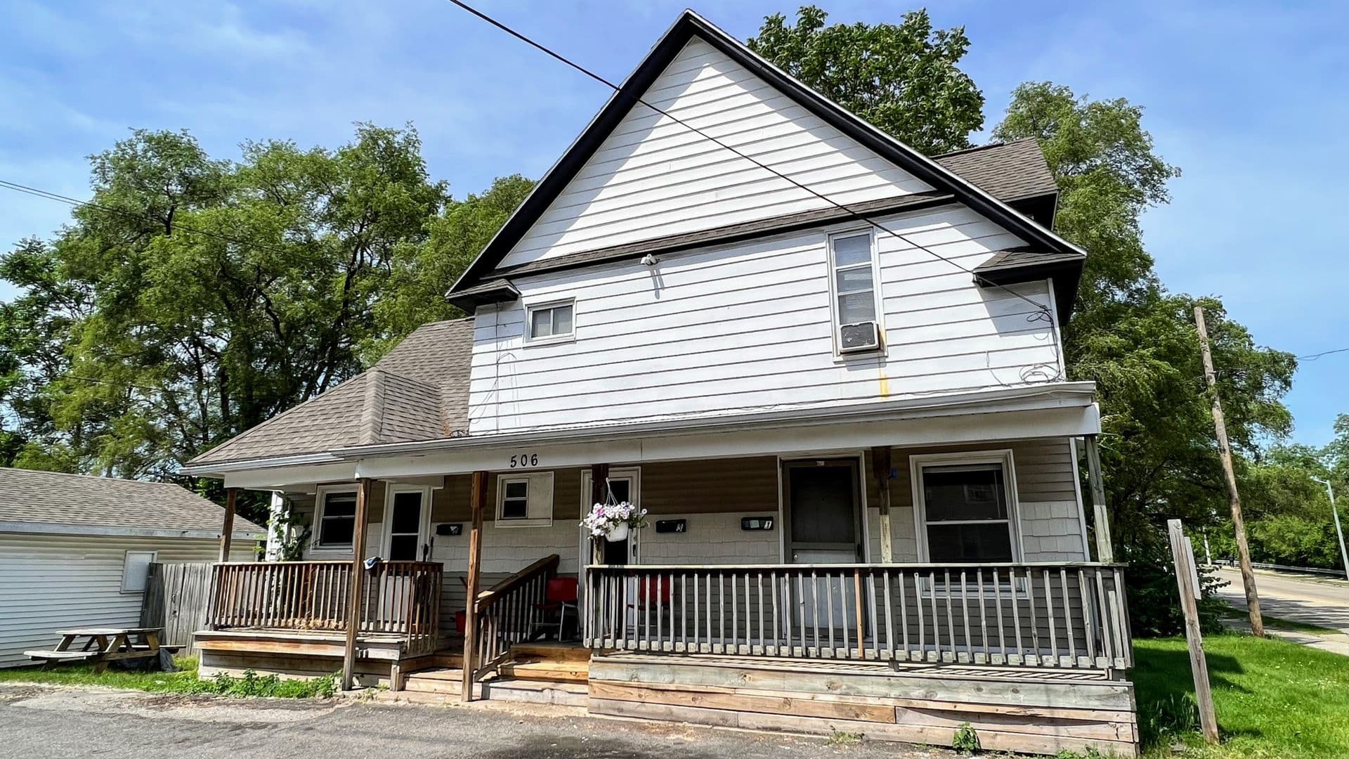 Grand Rapids Apartment: 506 Burton SW