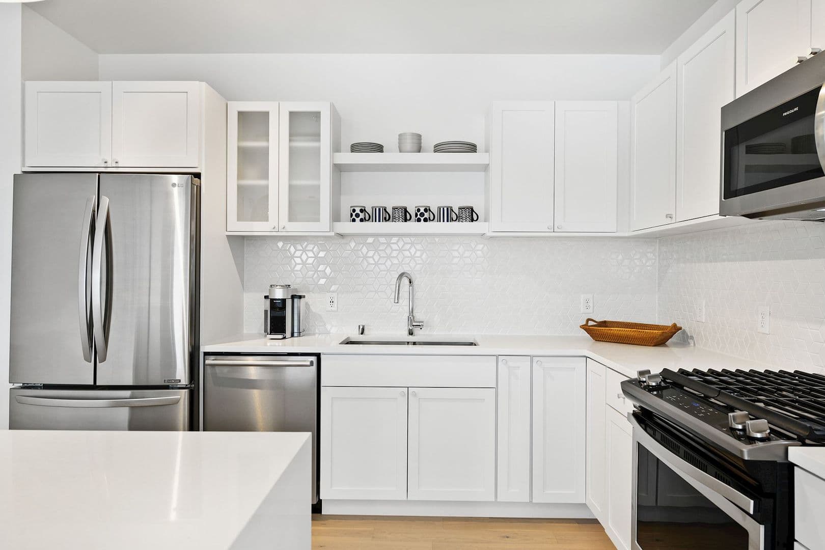Minneapolis Apartment: 1420 W 32nd St
